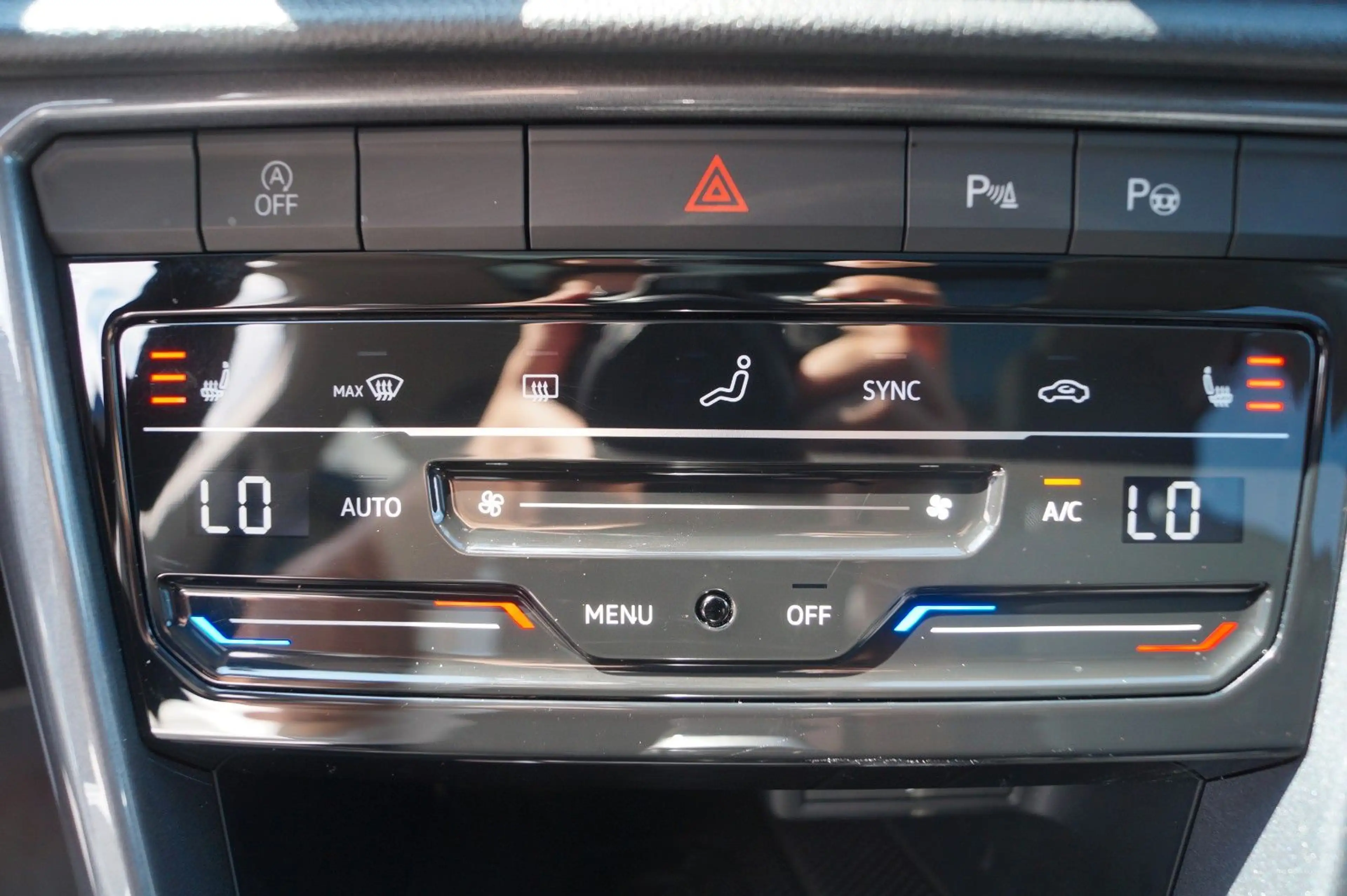 Volkswagen T-Roc Style *AHK*Pano*Kamera*ACC*Lane*SHZ*APP* — photo 11