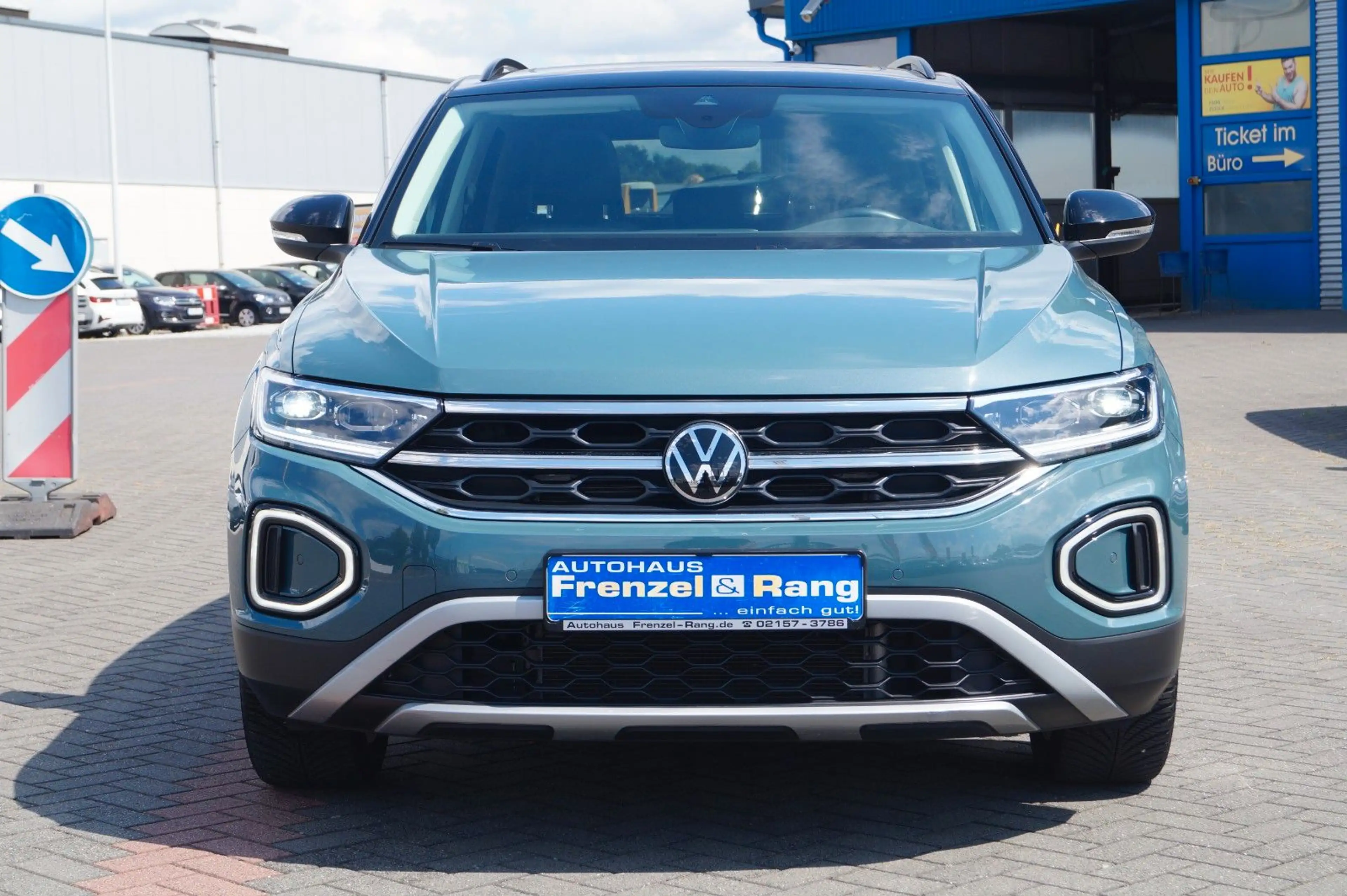 Volkswagen T-Roc Style *AHK*Pano*Kamera*ACC*Lane*SHZ*APP* — photo 2
