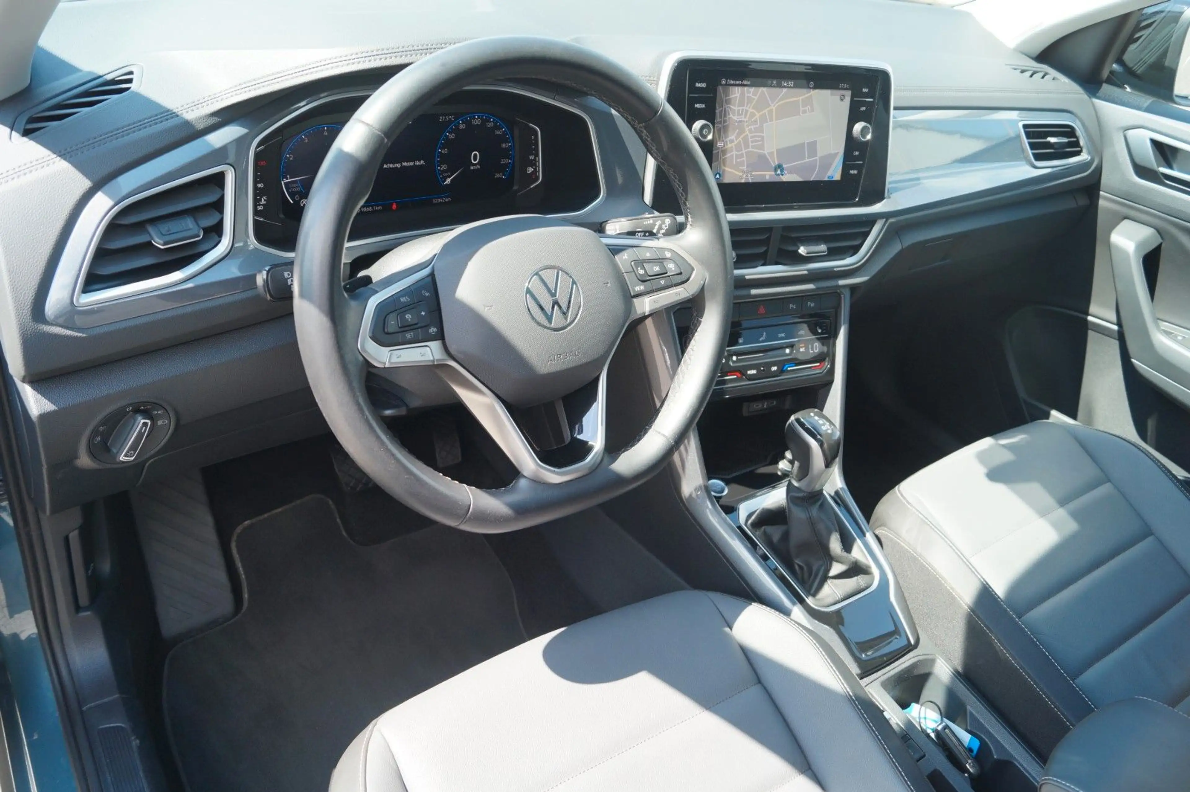 Volkswagen T-Roc Style *AHK*Pano*Kamera*ACC*Lane*SHZ*APP* — photo 6