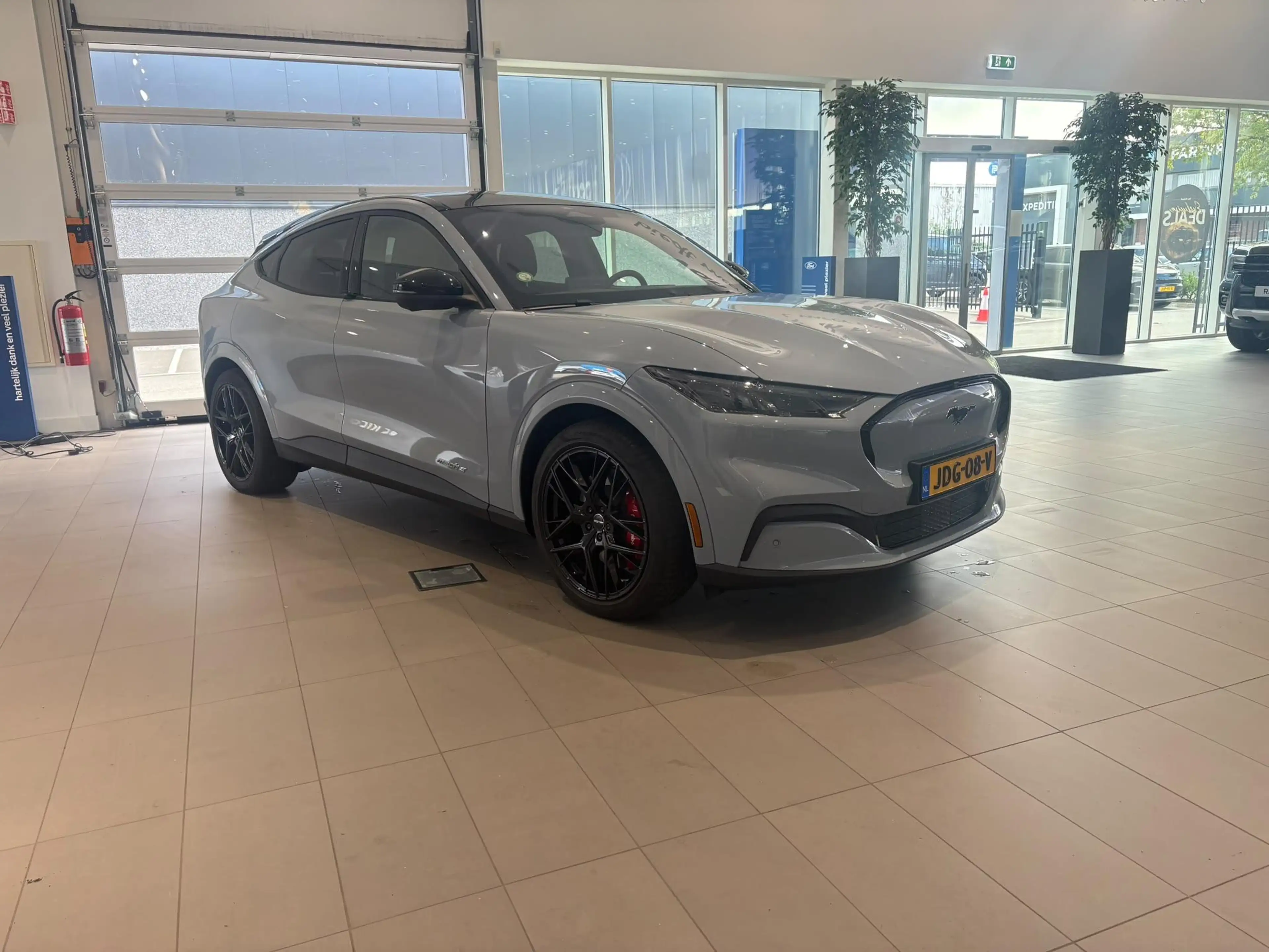 Ford Mustang Mach-E Extended Premium RWD 88 kWh TECHNOLOGY PACK | PANO — photo 3