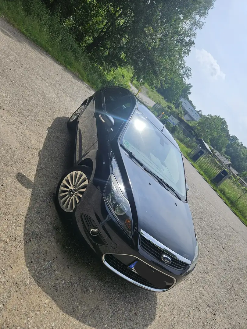 Ford Focus 1.8 Titanium Schwarz - 1