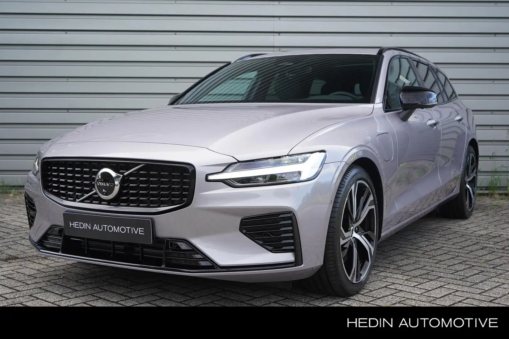 Volvo V60 2.0 T6 Plug-in hybrid AWD Plus Dark 360 Camera | G Zilver - 1