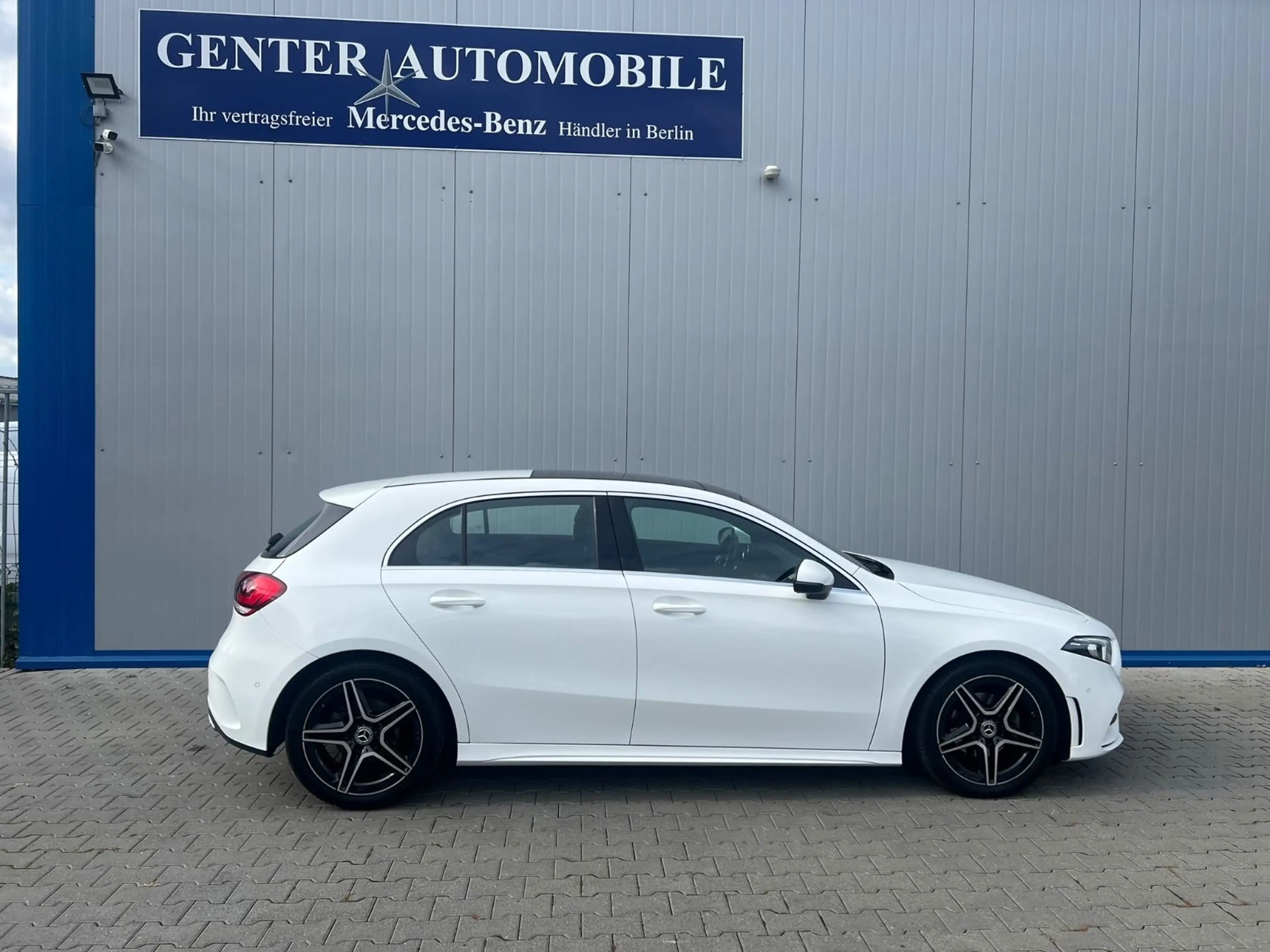 Mercedes-Benz A 180 2x AMG-LINE PANORAMA LED NAVI KAMERA P — photo 4