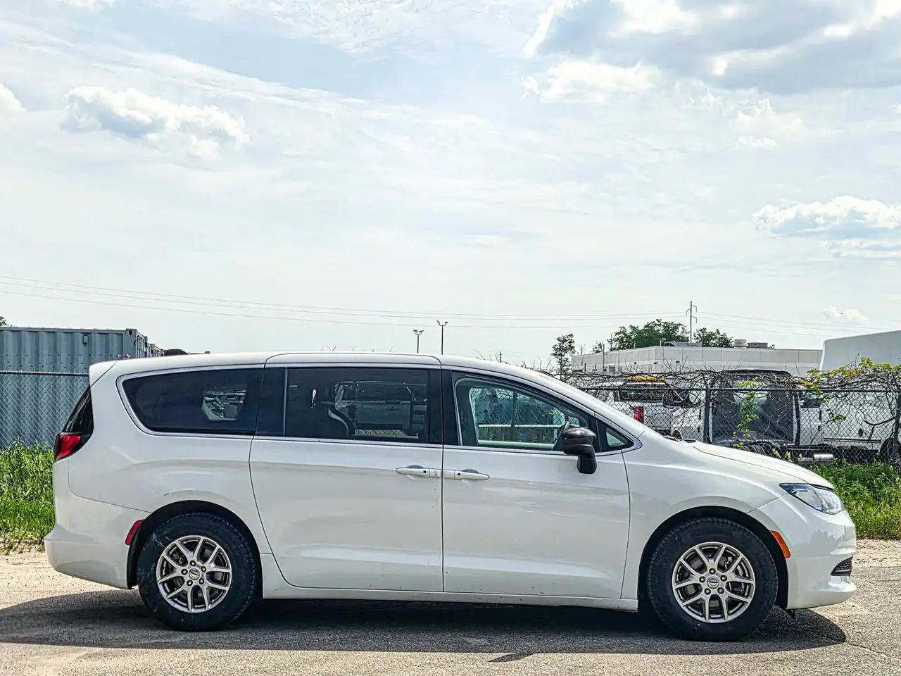 Chrysler Grand Caravan снимка Chrysler Grand Caravan