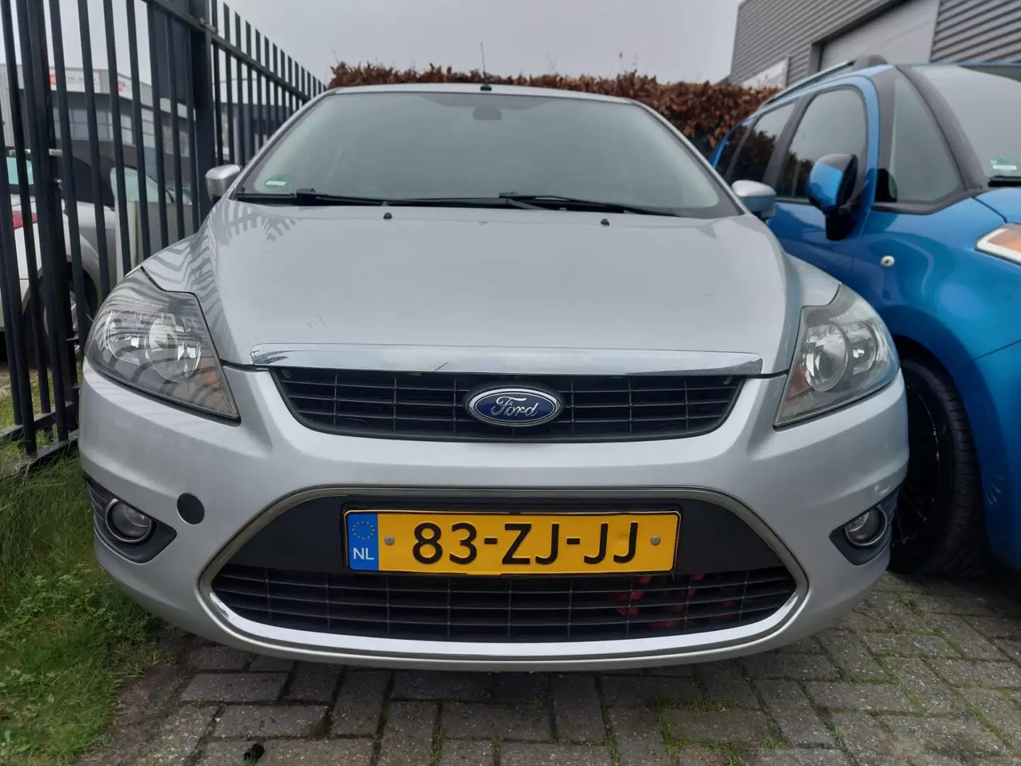 Ford Focus Wagon 1.6 Titanium 5 deurs + climate control Grau - 2