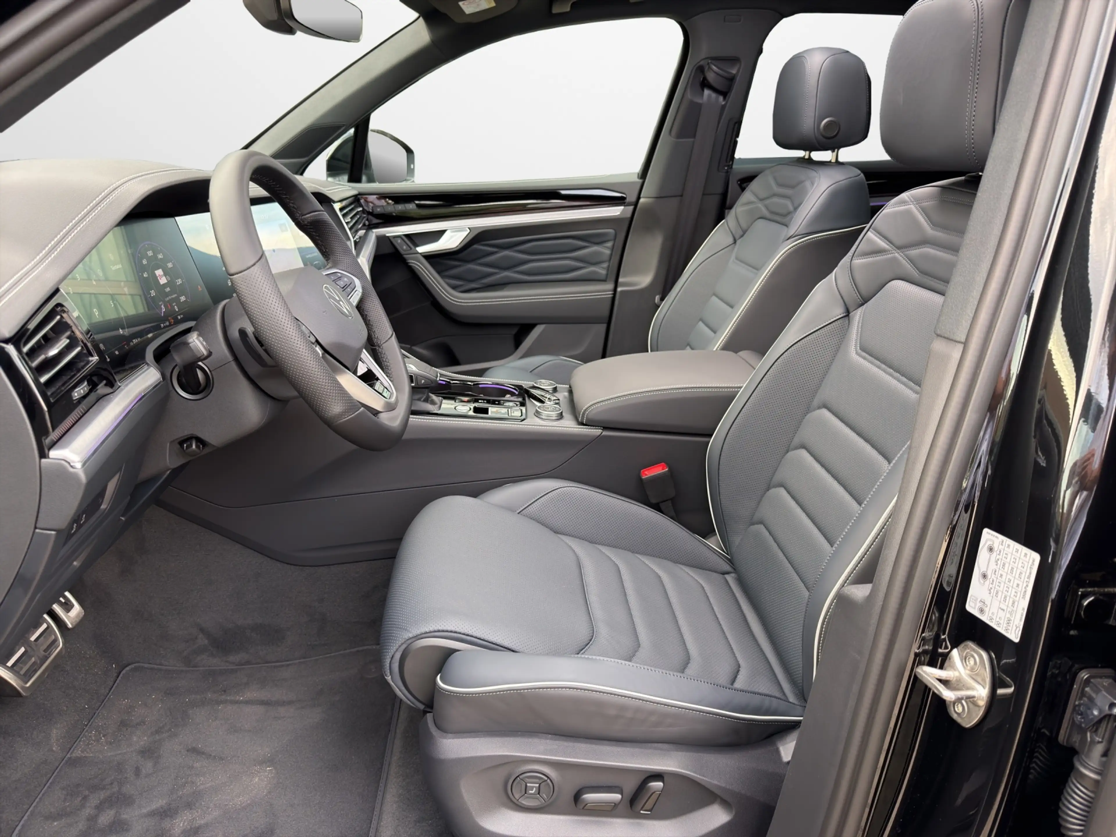 Volkswagen Touareg 3.0 TDI 4M Final Edition R-Line 22 Zoll — photo 7