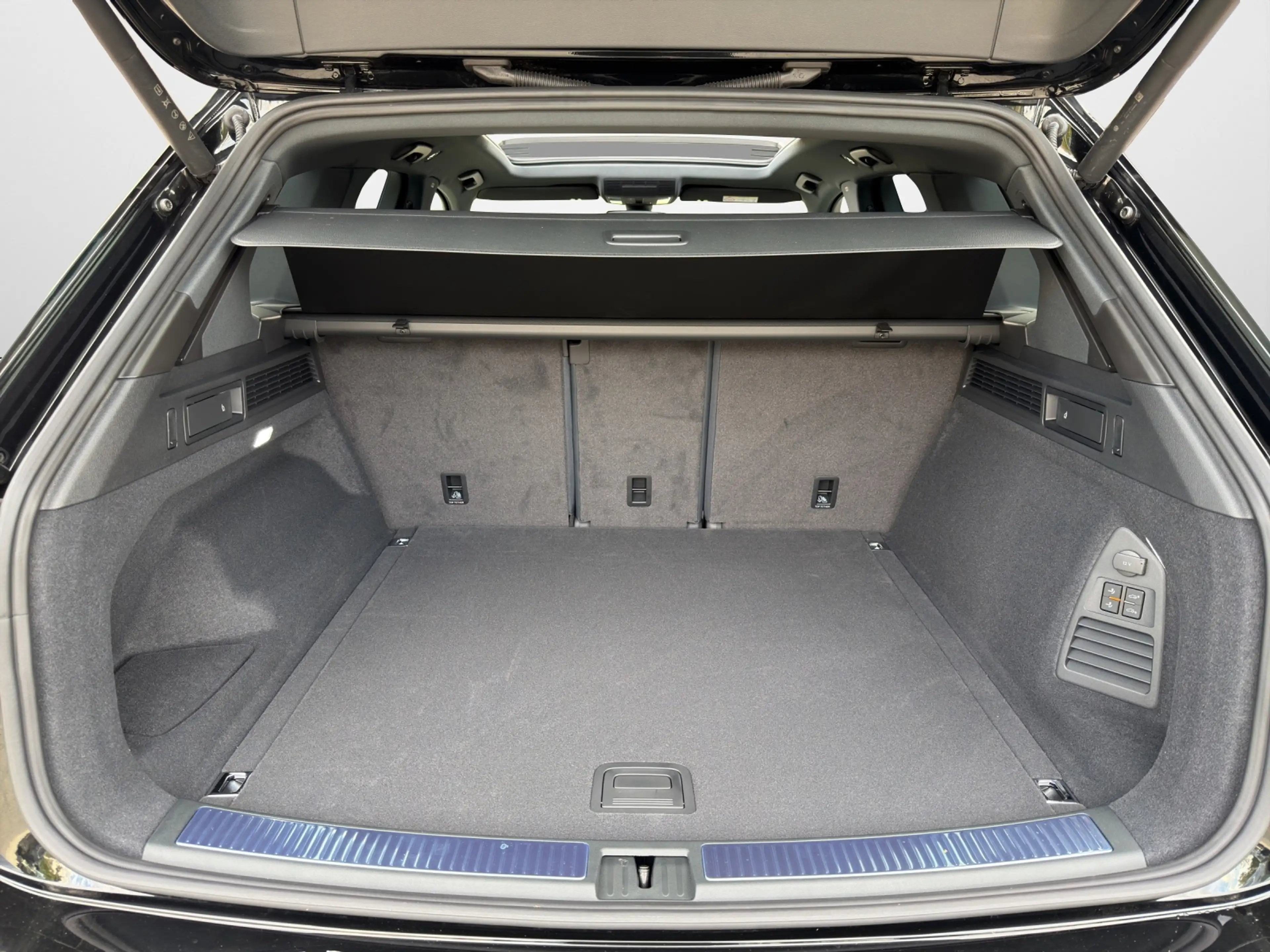 Volkswagen Touareg 3.0 TDI 4M Final Edition R-Line 22 Zoll — photo 12