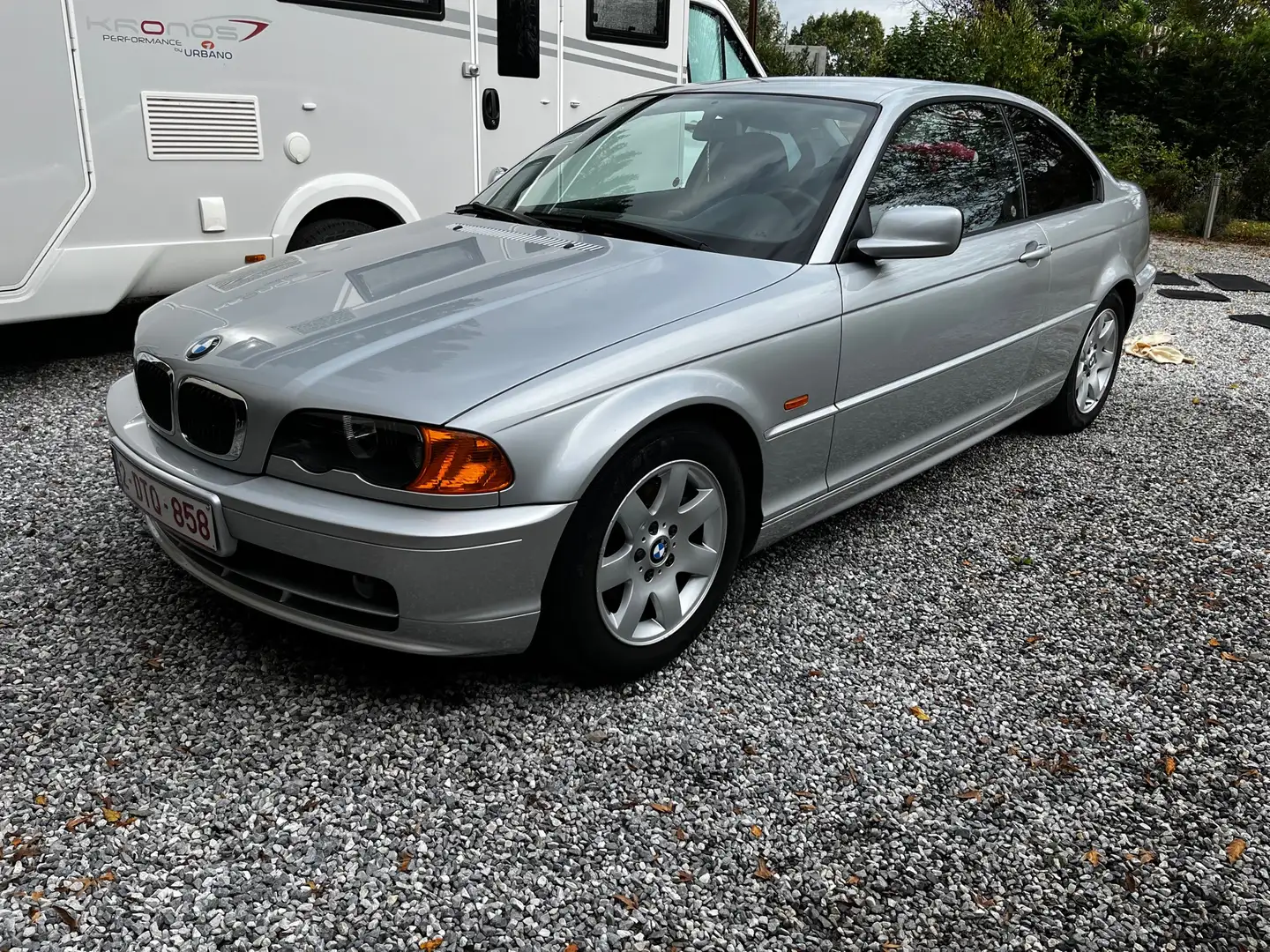 BMW 318 Ci srebrna - 1