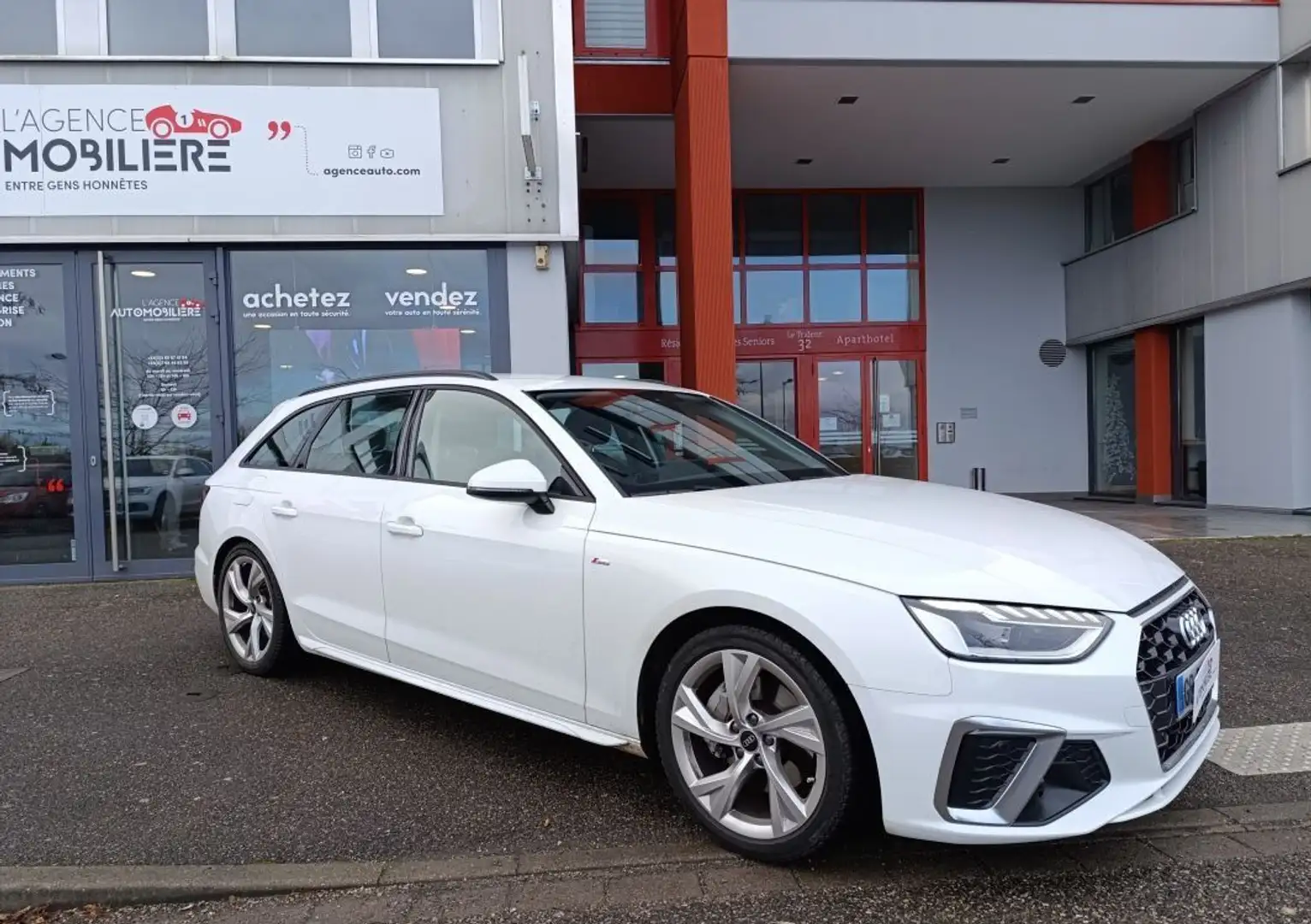 Audi A4 Avant II 40 2.0 TDi Mild Hybrid S-tronic7 204 cv BVA S-LINE PREMIERE Main Weiß - 1