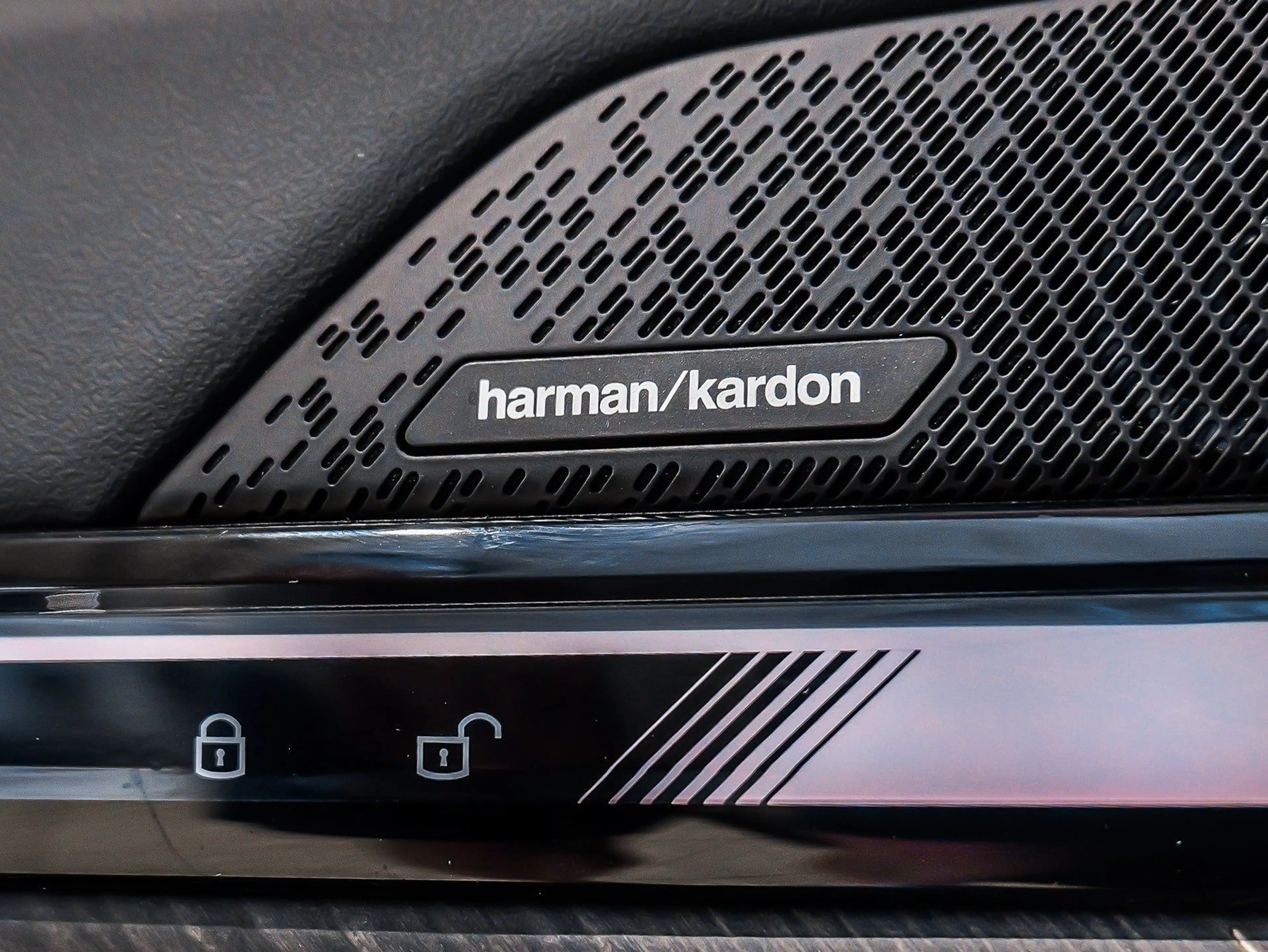 BMW 550 e xDrive Touring M Sport Pro HUD PANO ACC AHK LM — photo 14