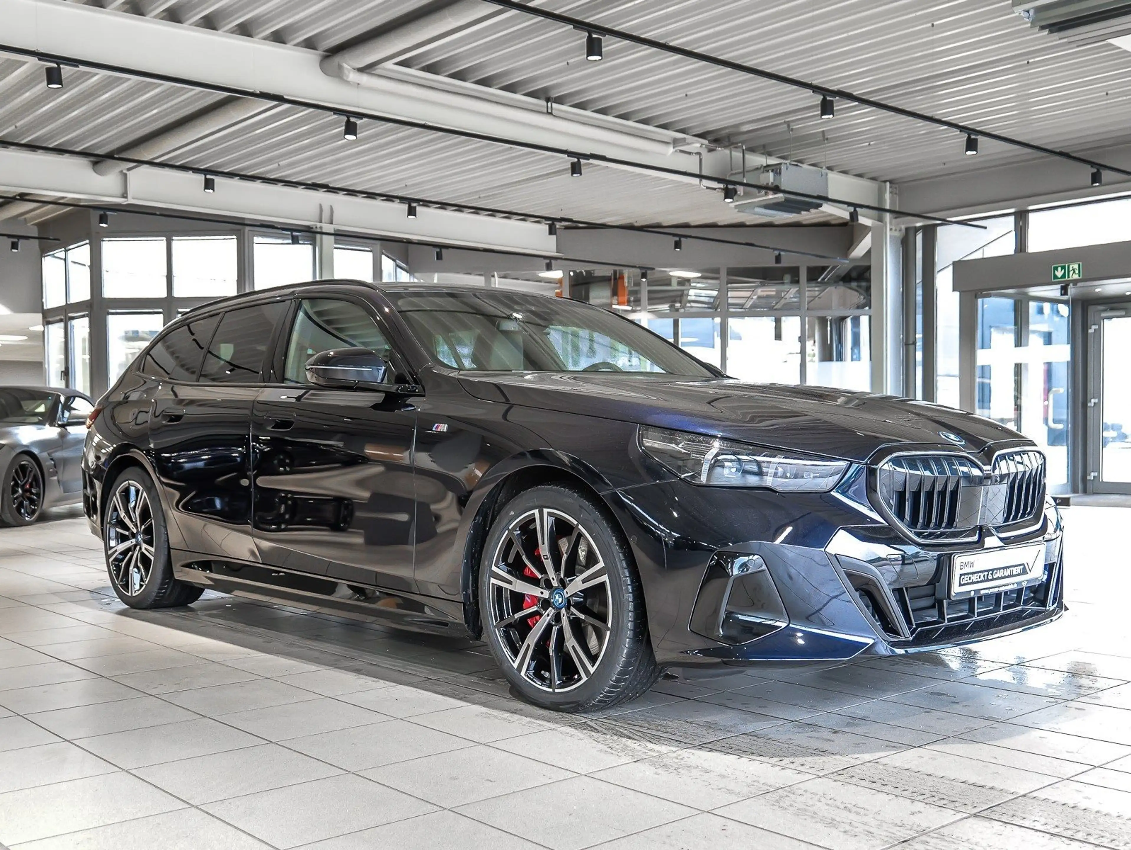 BMW 550 e xDrive Touring M Sport Pro HUD PANO ACC AHK LM — photo 6