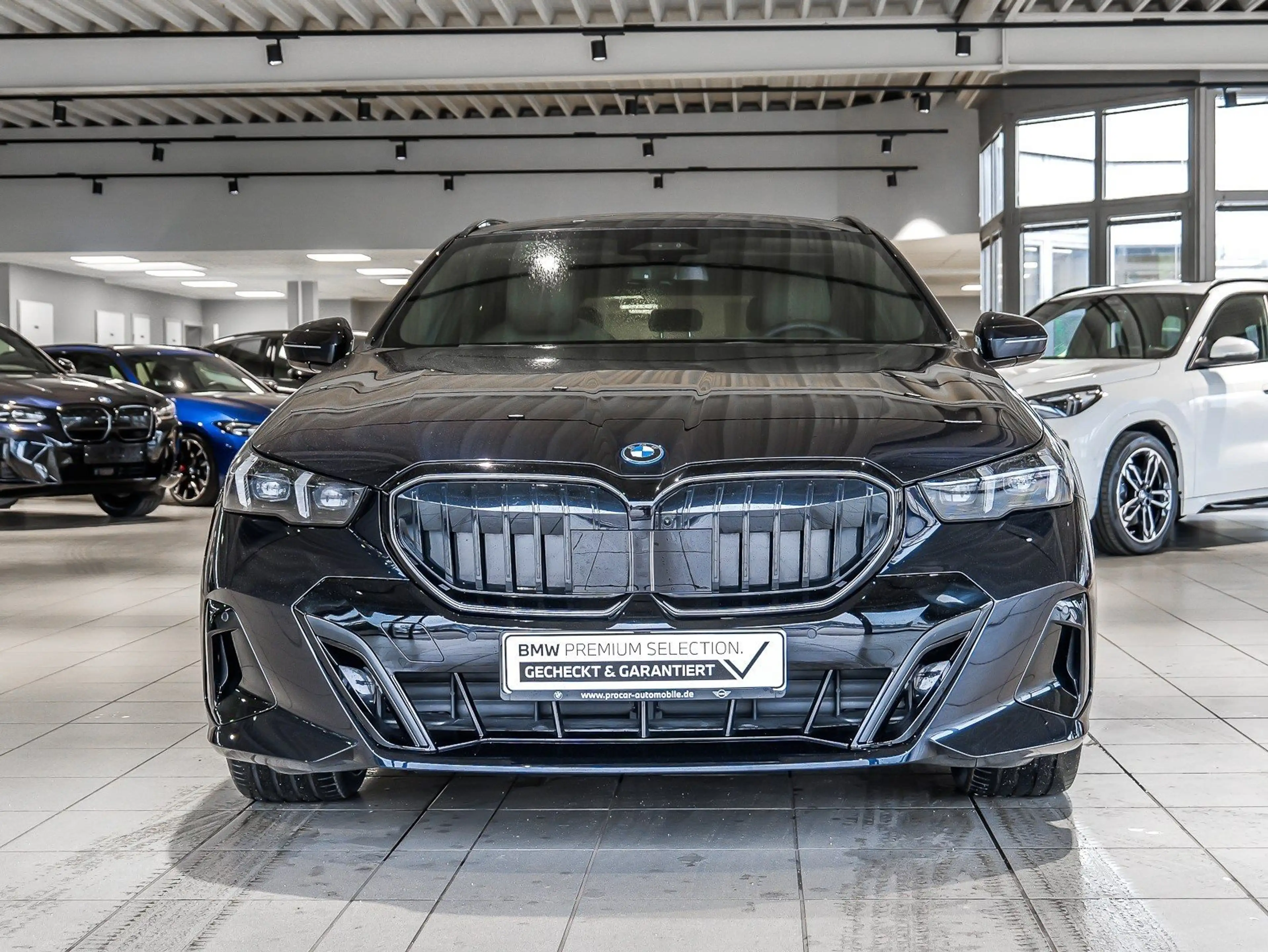 BMW 550 e xDrive Touring M Sport Pro HUD PANO ACC AHK LM — photo 8