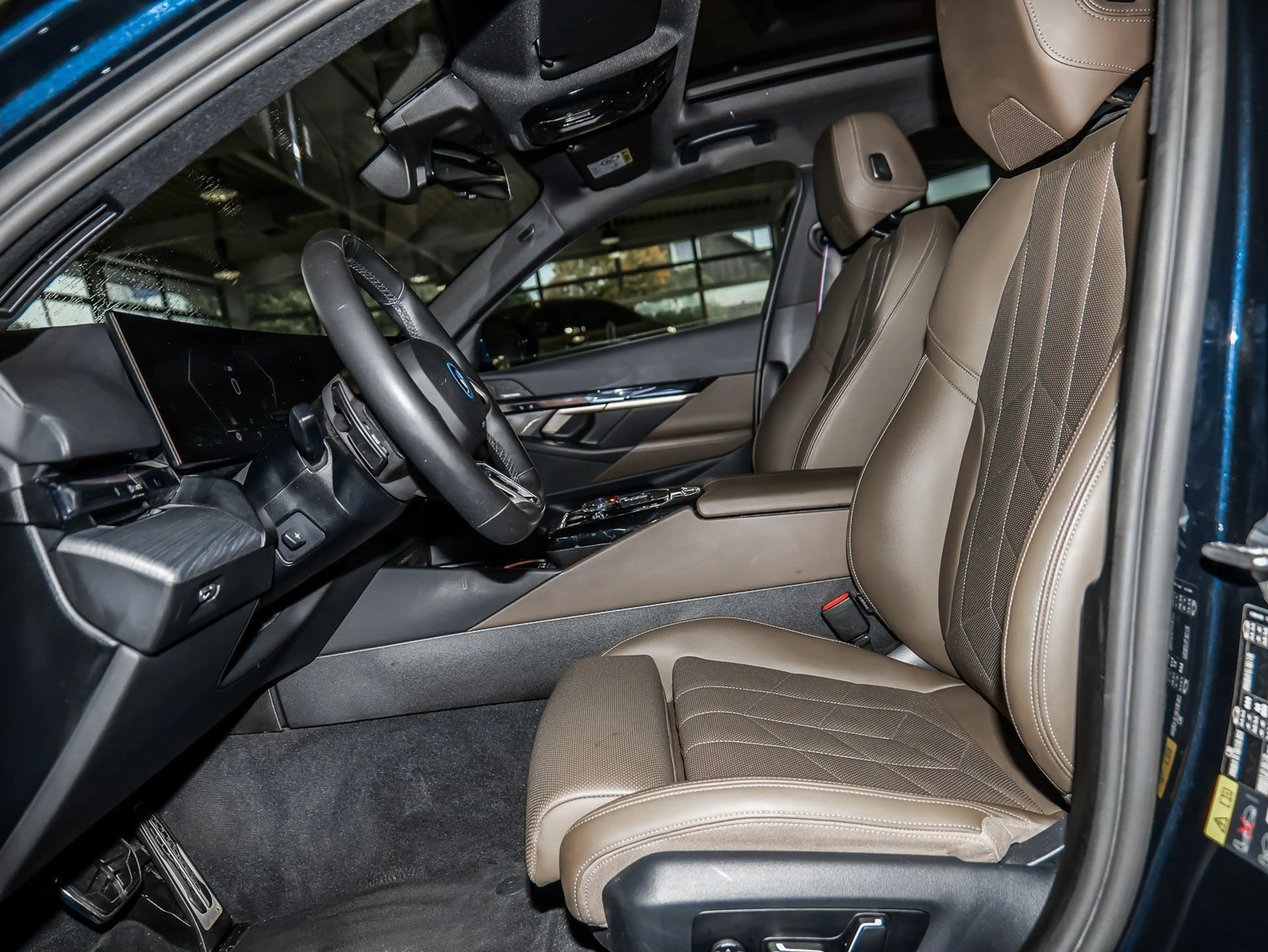 BMW 550 e xDrive Touring M Sport Pro HUD PANO ACC AHK LM — photo 5