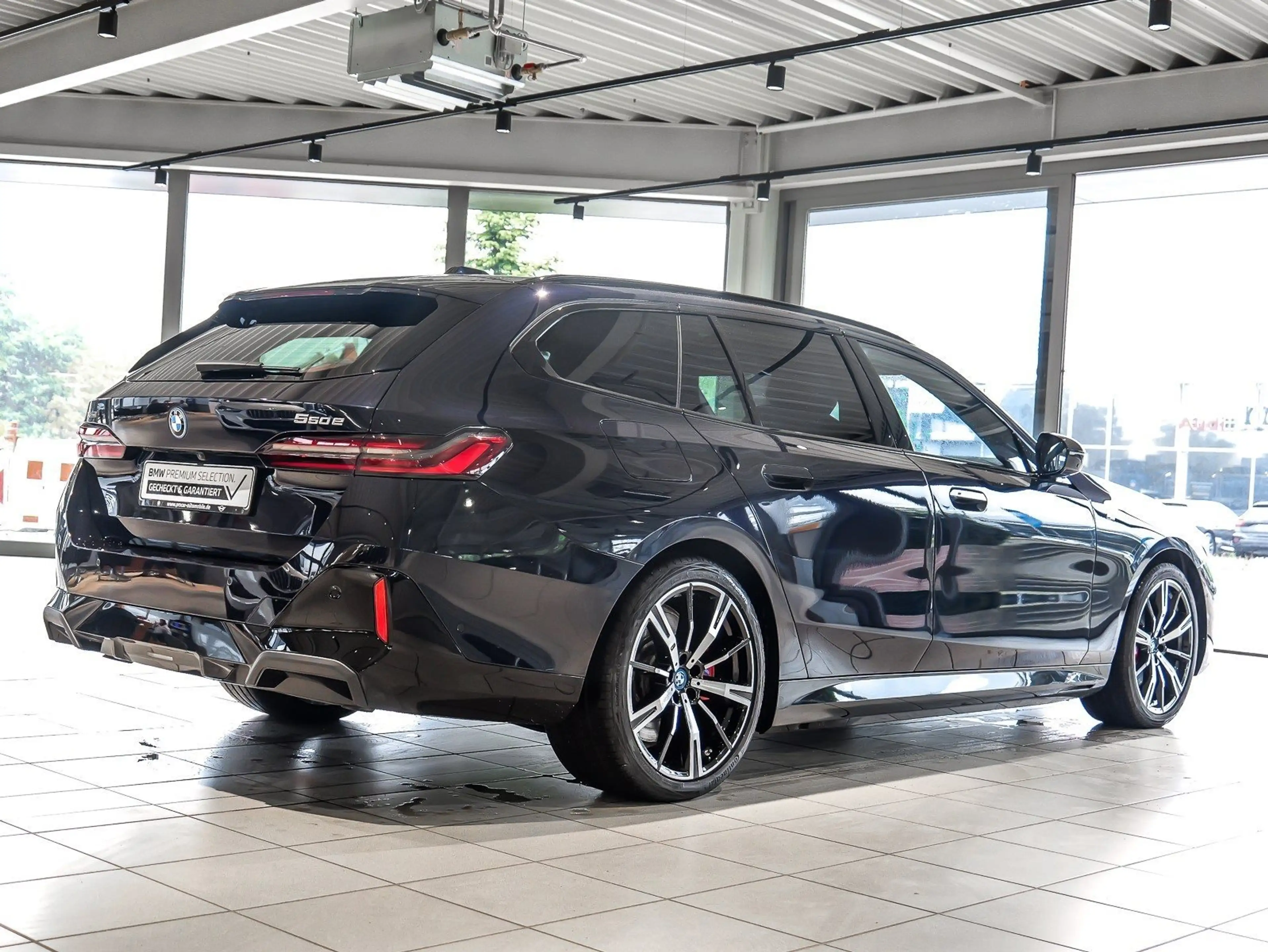 BMW 550 e xDrive Touring M Sport Pro HUD PANO ACC AHK LM — photo 2