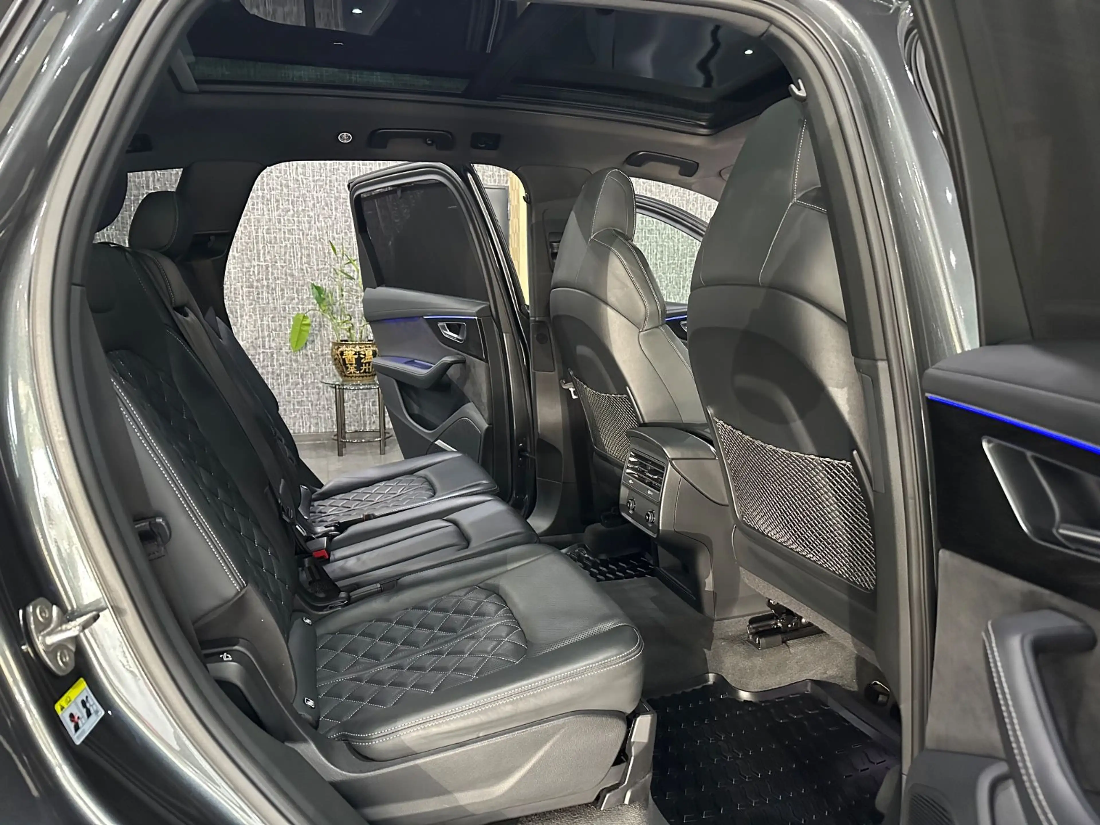 Audi SQ7 quattro PANORAMA /HEAD-UP /MASSAGE / 7.Sitze — photo 10