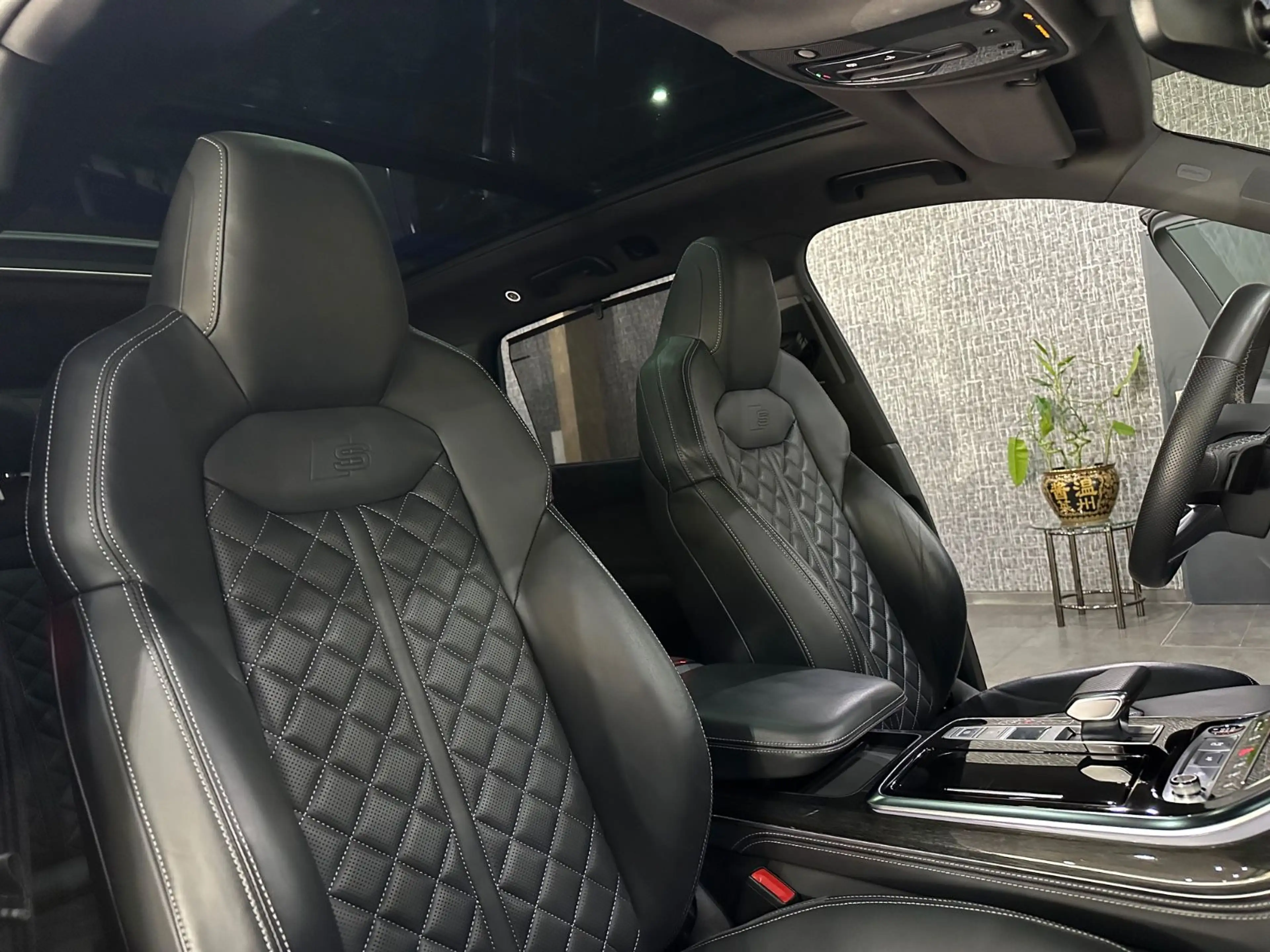 Audi SQ7 quattro PANORAMA /HEAD-UP /MASSAGE / 7.Sitze — photo 8