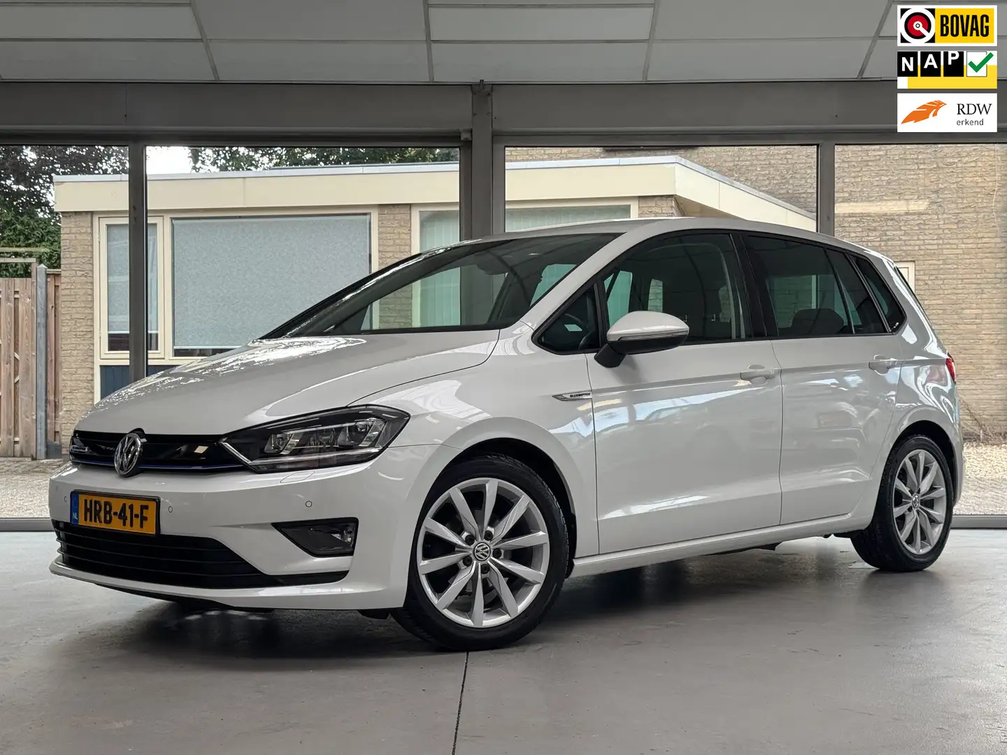 Volkswagen Golf Sportsvan 1.0 TSI Connected Series |Carplay|Stoelverwarming| Wit - 1