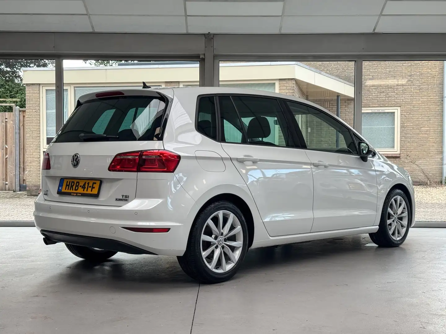 Volkswagen Golf Sportsvan 1.0 TSI Connected Series |Carplay|Stoelverwarming| Wit - 2
