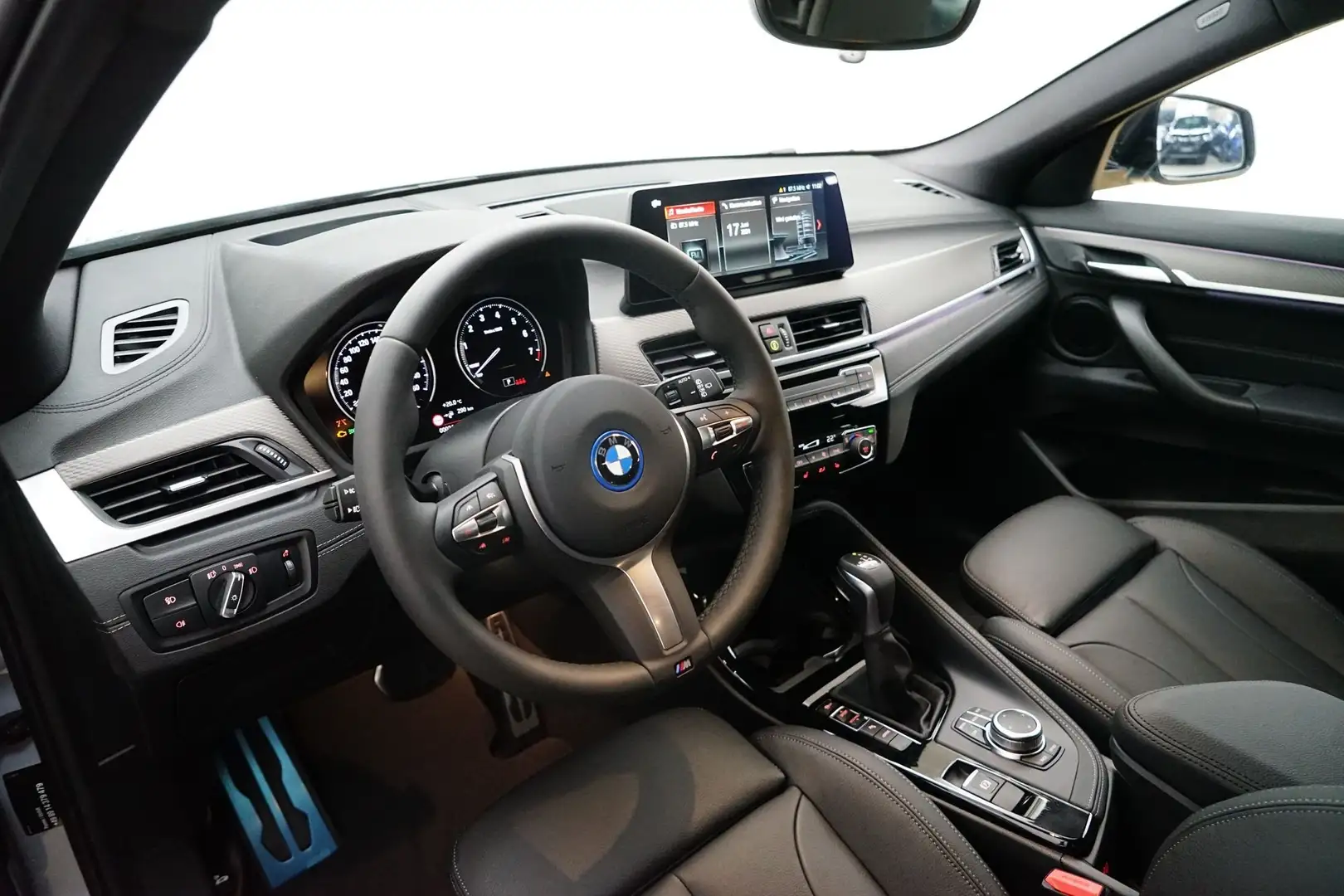 BMW X2 xDrive25e [M Sport, Navi+, ACC, RFK, HUD] Grau - 2