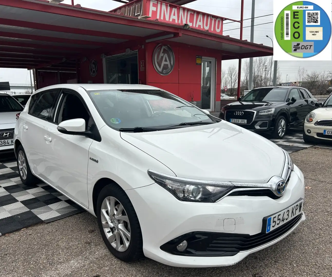 Toyota Auris hybrid 140H Active Business Plus Blanco - 1