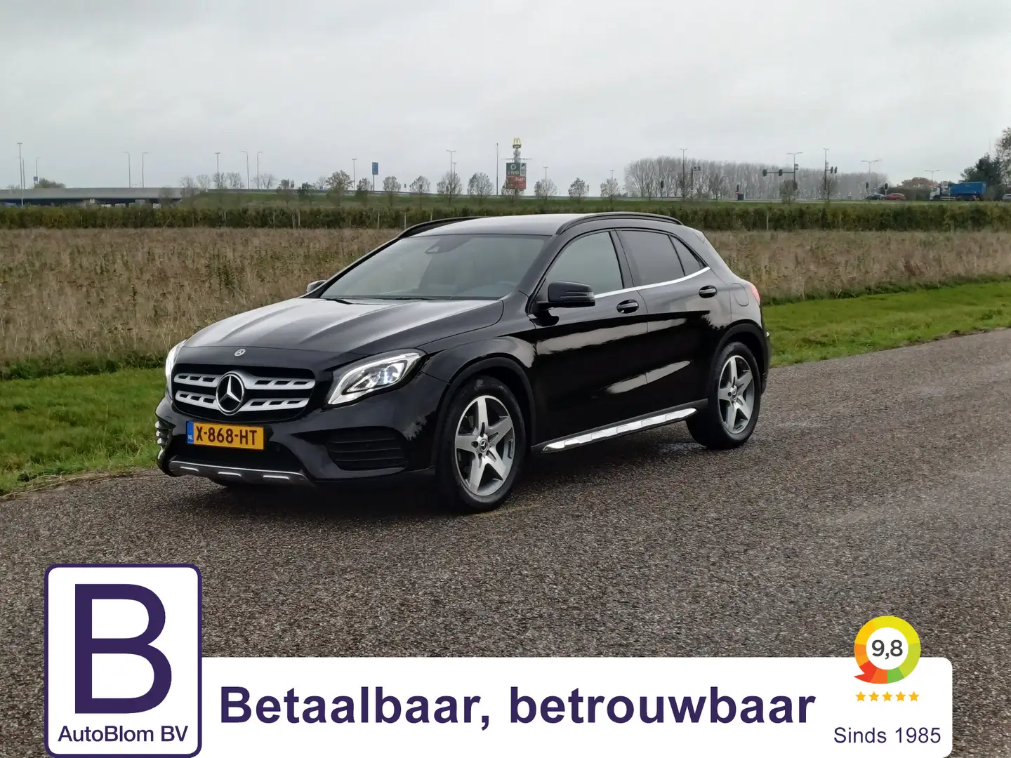 Mercedes-Benz GLA 200 AMG Line Nieuwstaat | Clima | LED | Sfeer verl. | Noir - 1