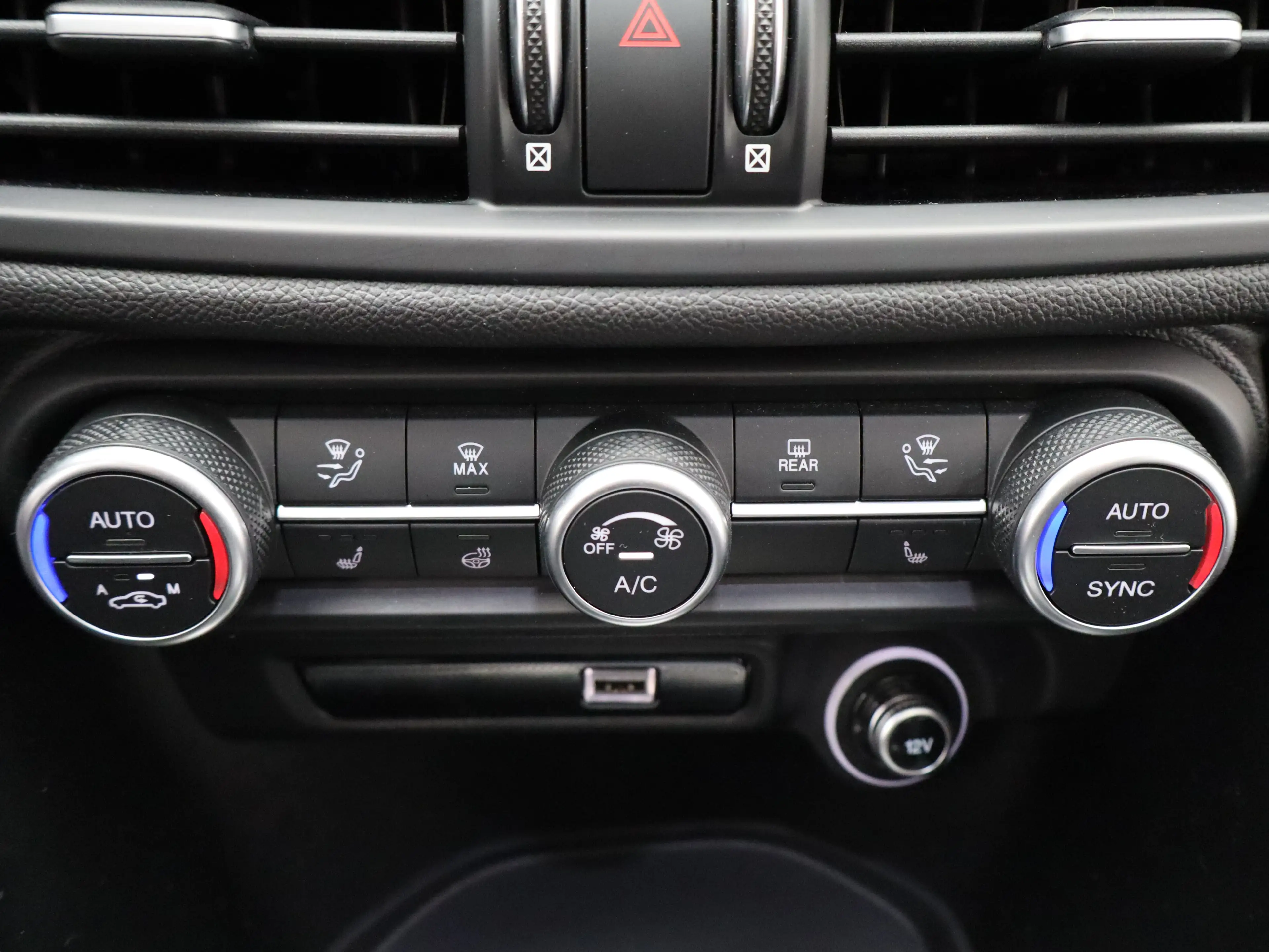 Alfa Romeo Giulia 2.0T Sprint Veloce Interieur | Panoramadak | Afnee — photo 24