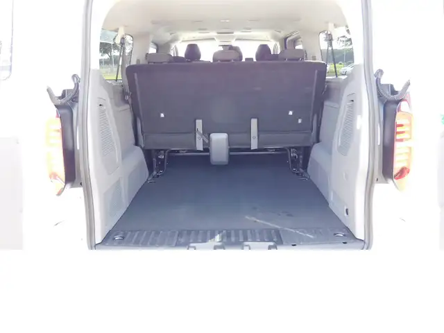 Volkswagen Caravelle view 5