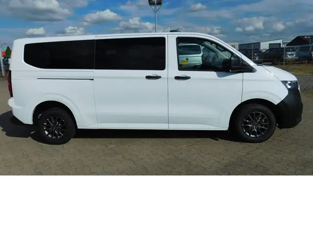 Volkswagen Caravelle view 2
