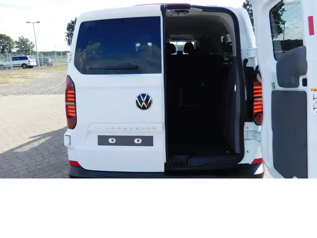 Volkswagen Caravelle view 6