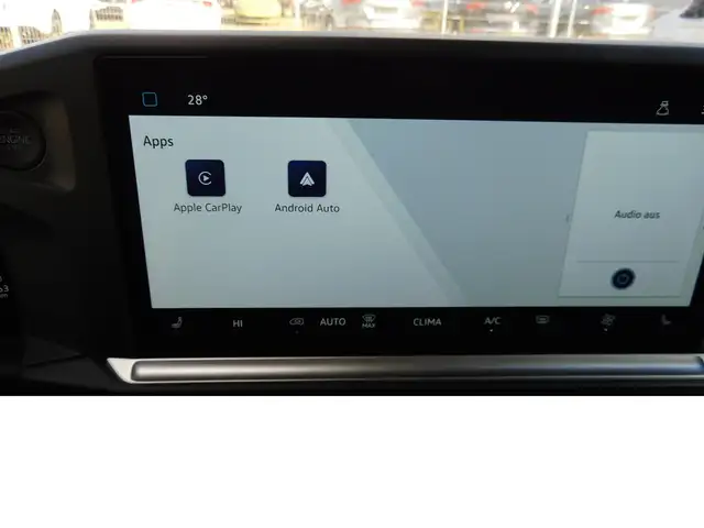 Volkswagen Caravelle view 13