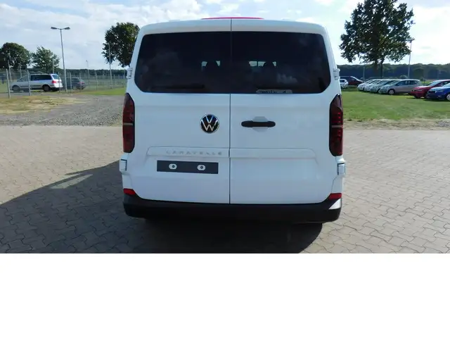 Volkswagen Caravelle view 4