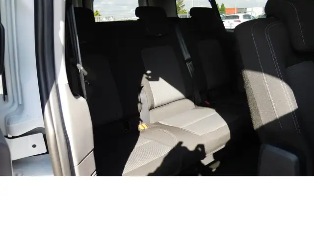 Volkswagen Caravelle view 8