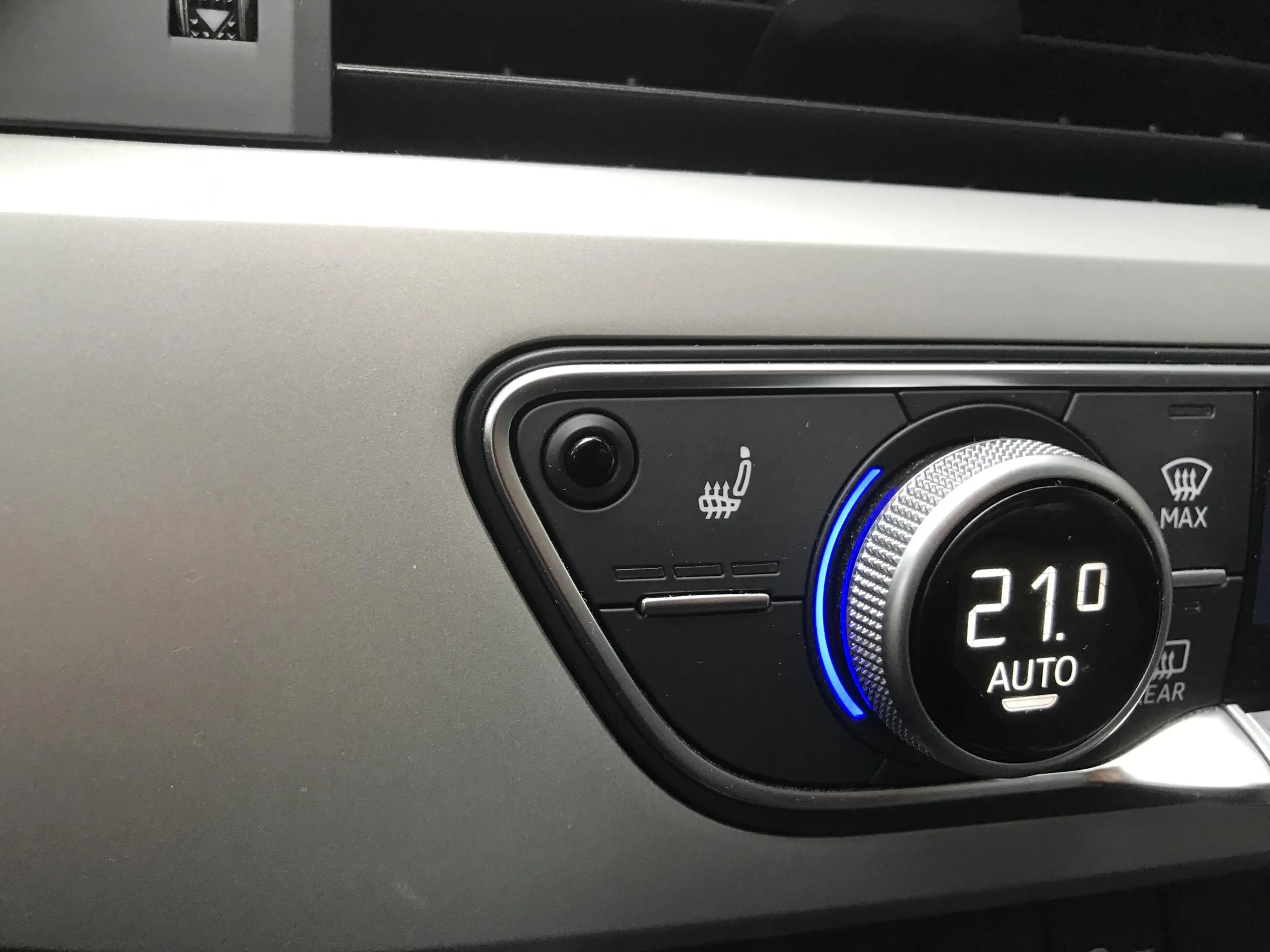 Audi A4 Avant 40 TFSI S edition Competition Navi Camera St — photo 16