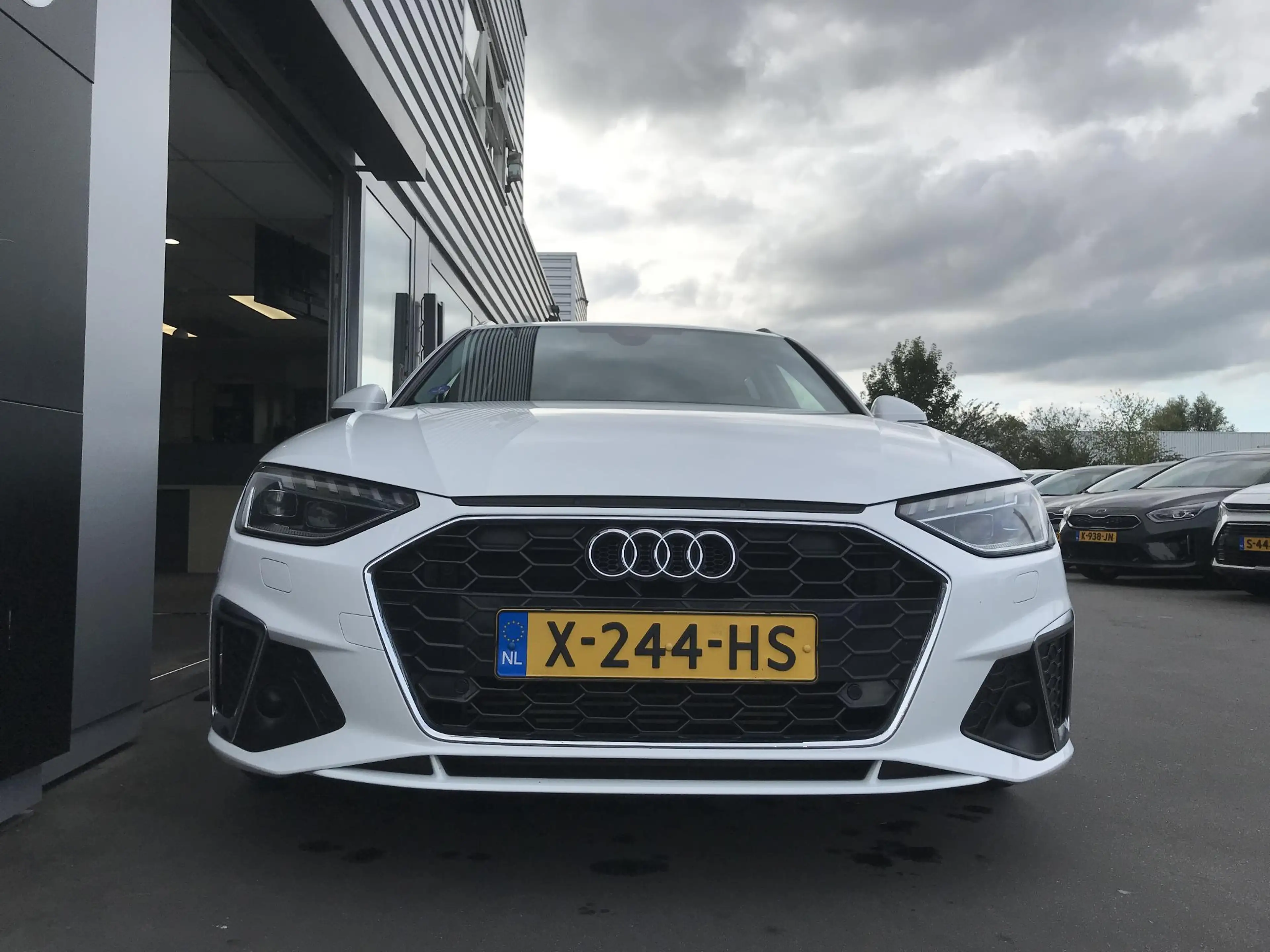 Audi A4 Avant 40 TFSI S edition Competition Navi Camera St — photo 5