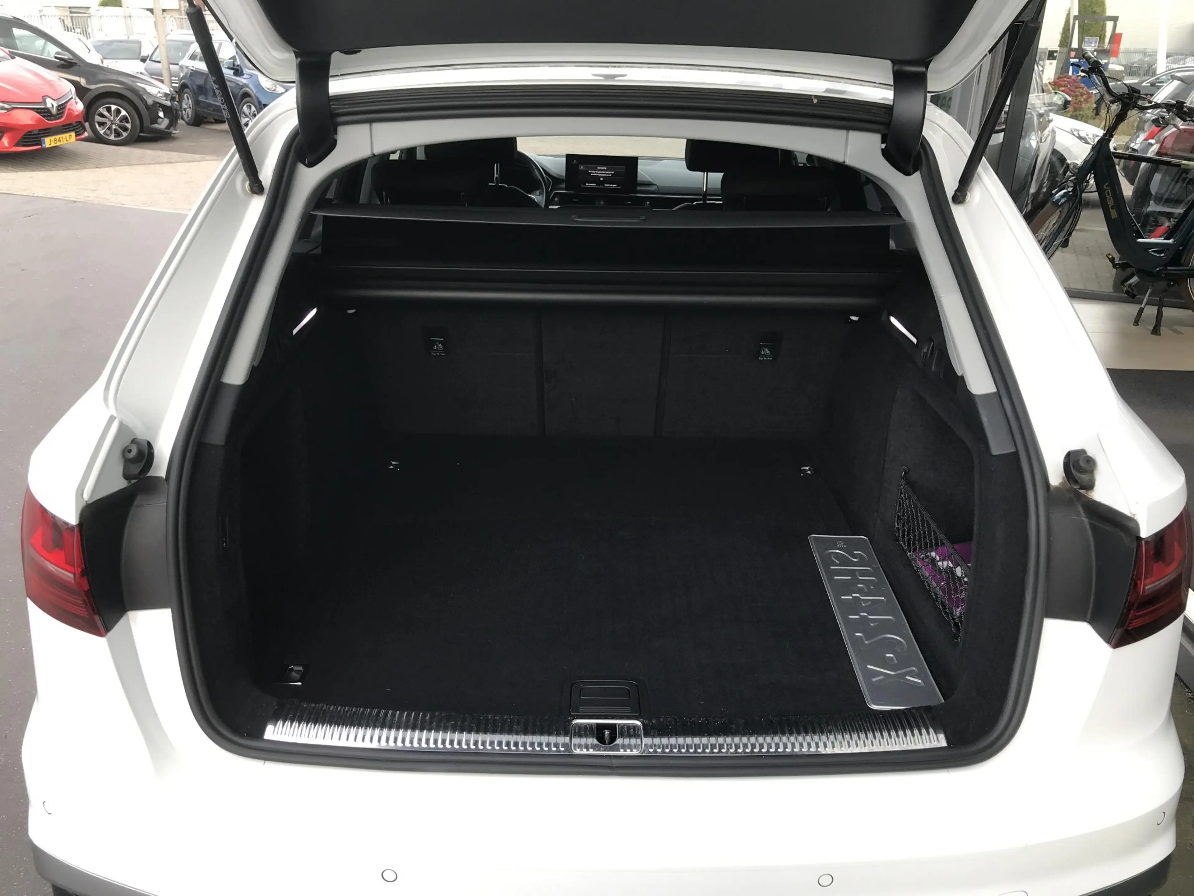 Audi A4 Avant 40 TFSI S edition Competition Navi Camera St — photo 8