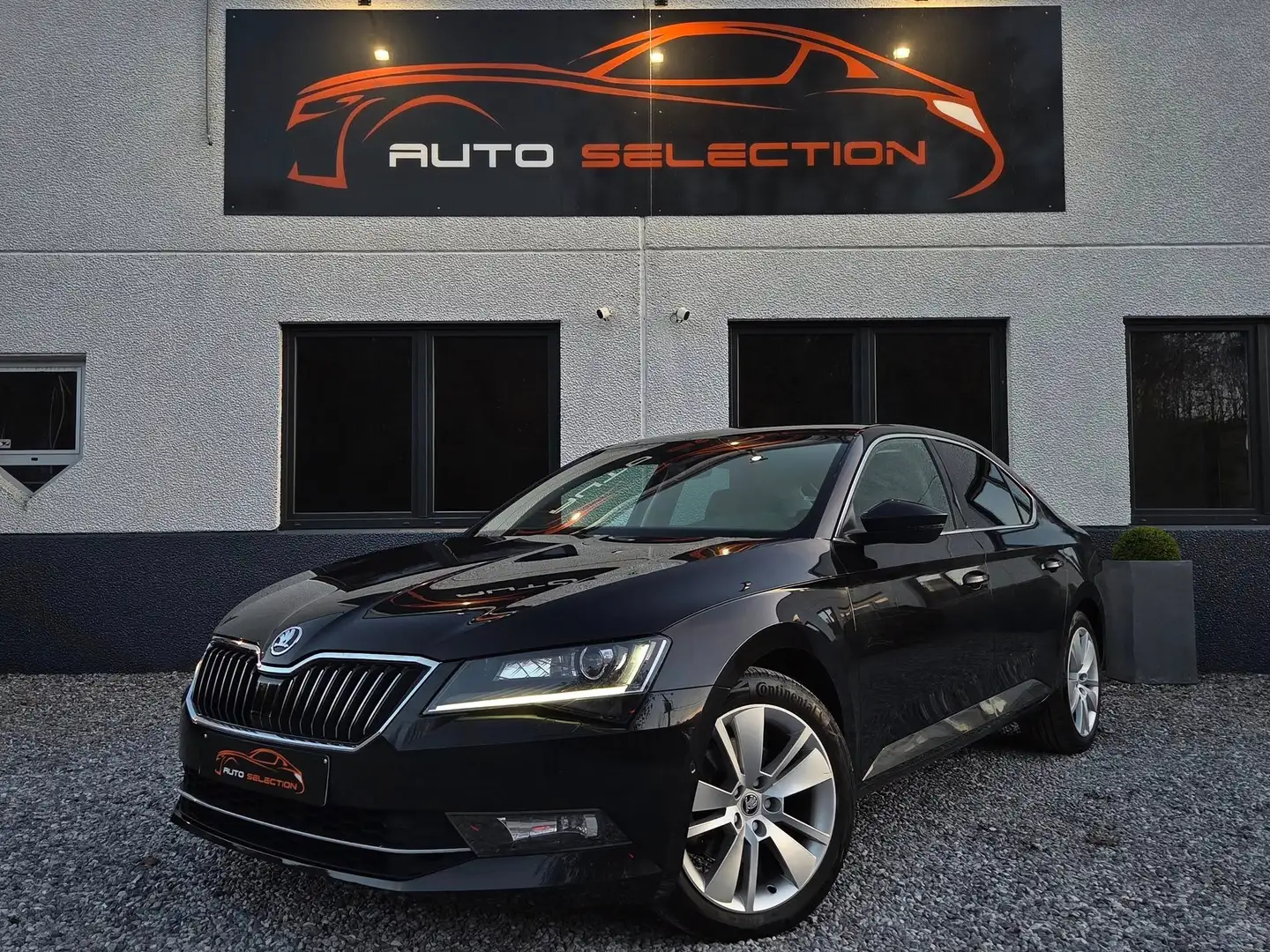 Skoda Superb 1.6 TDi - DSG - LEATHER - LED - SUREQUIPEE Negro - 1