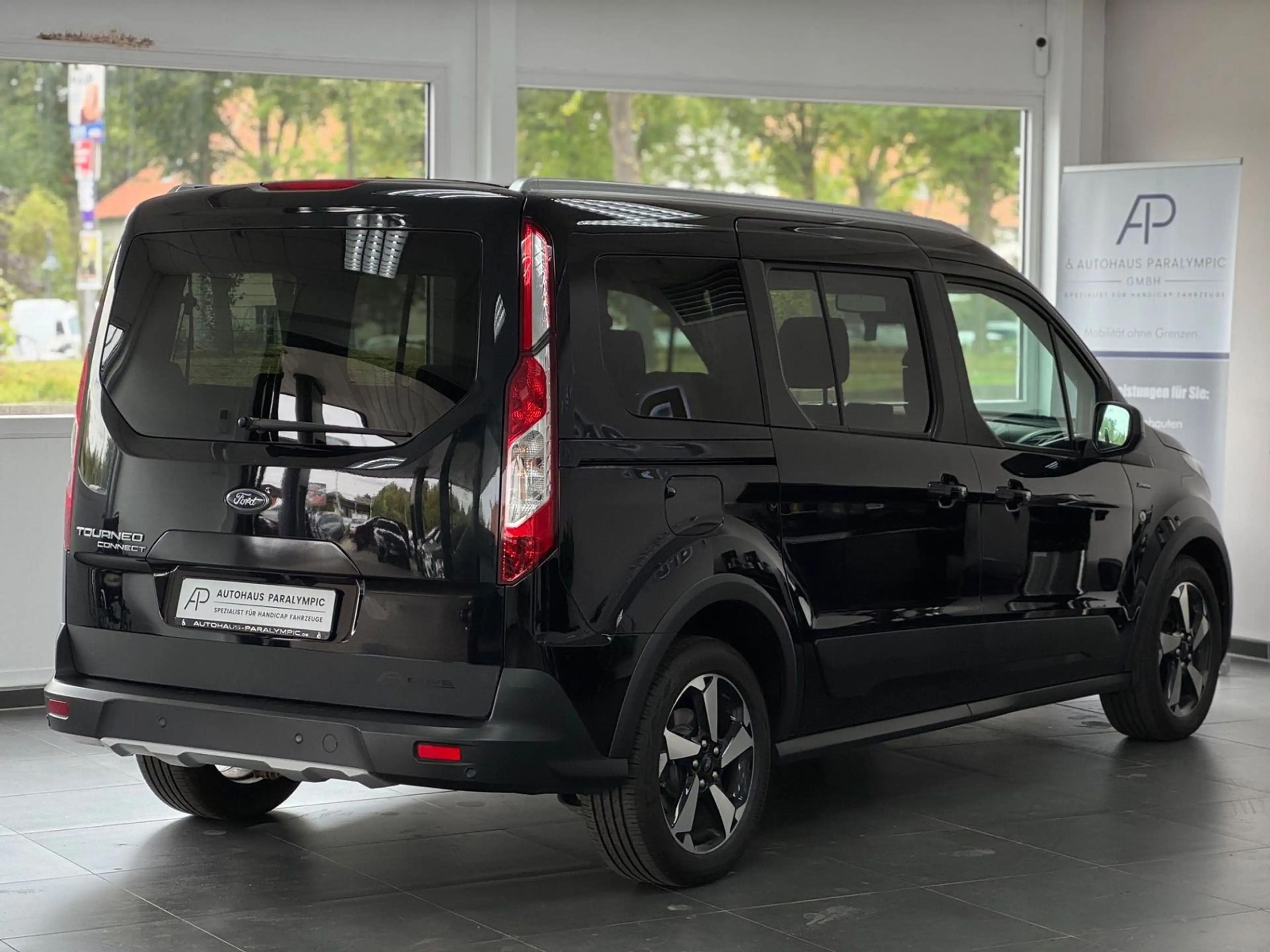 Ford Grand Tourneo Connect 1.5 TDCi Active 7 SITZ PAN — photo 4