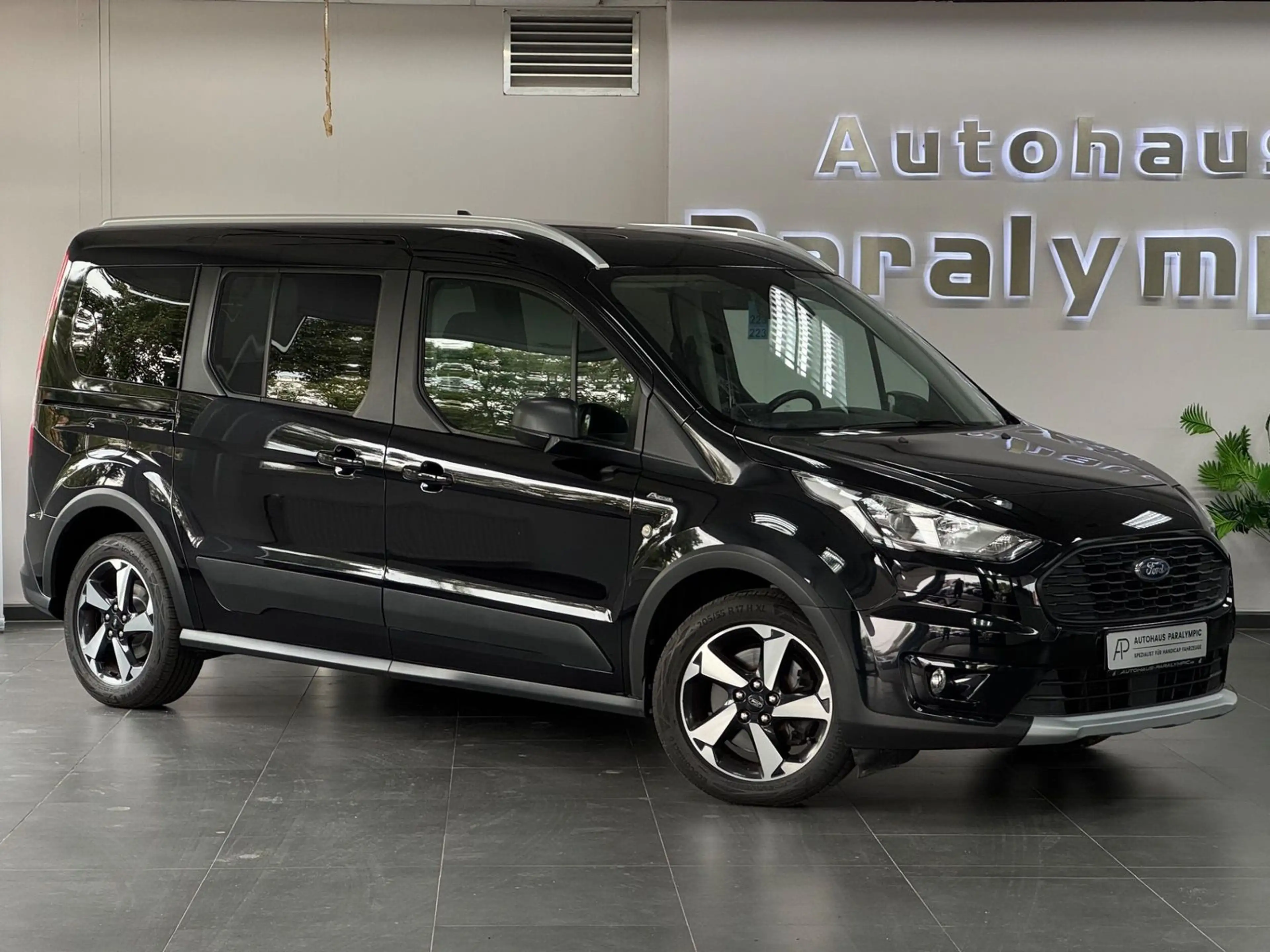 Ford Grand Tourneo Connect 1.5 TDCi Active 7 SITZ PAN