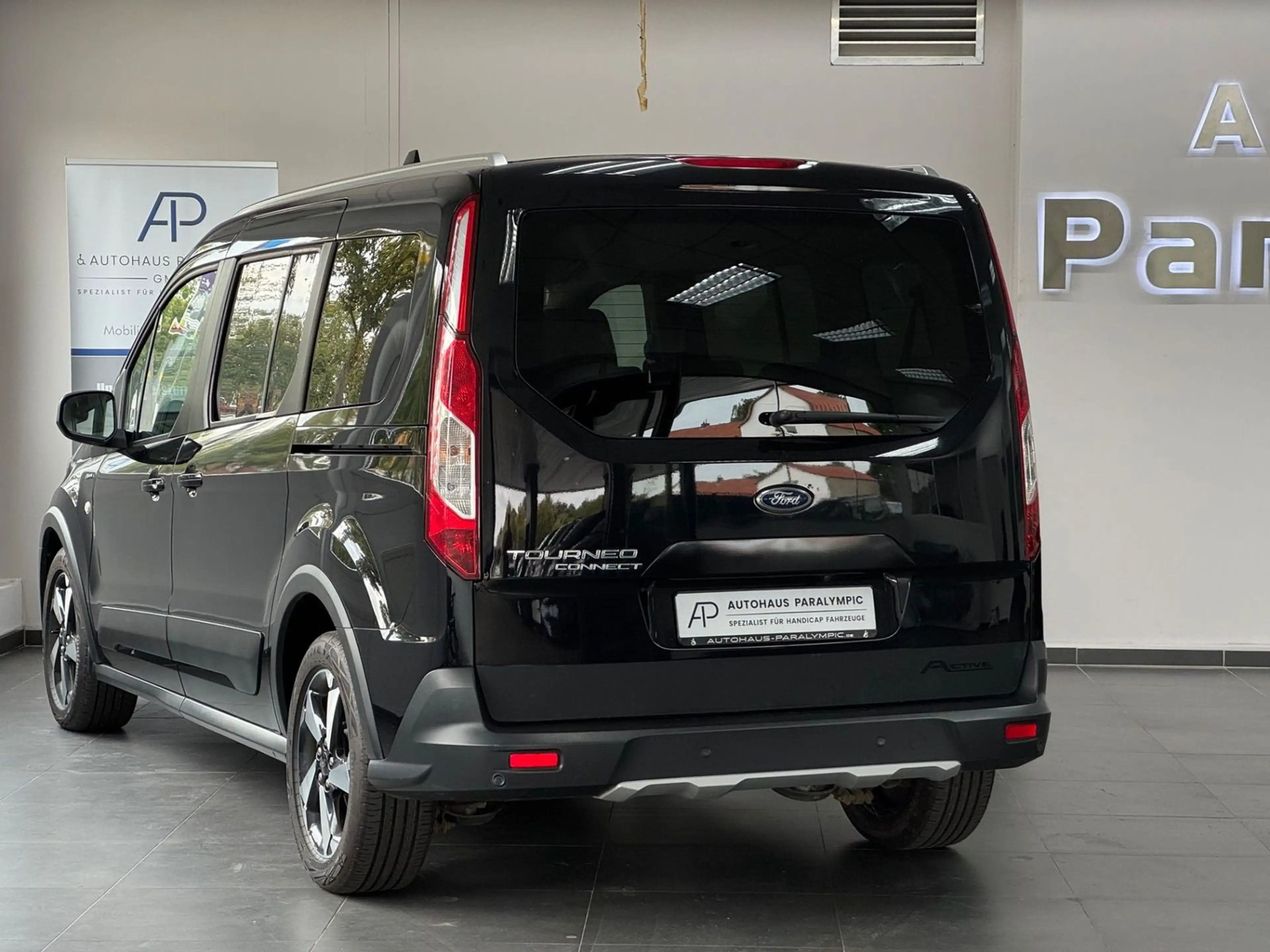 Ford Grand Tourneo Connect 1.5 TDCi Active 7 SITZ PAN — photo 3