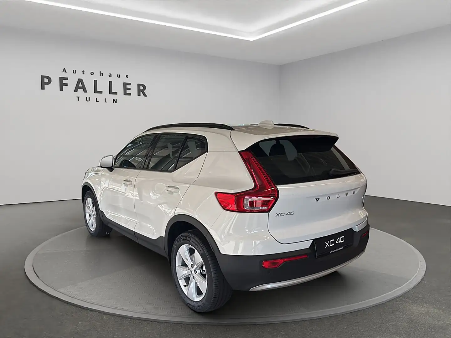 Volvo XC40 B3 Core Aut. Weiß - 2