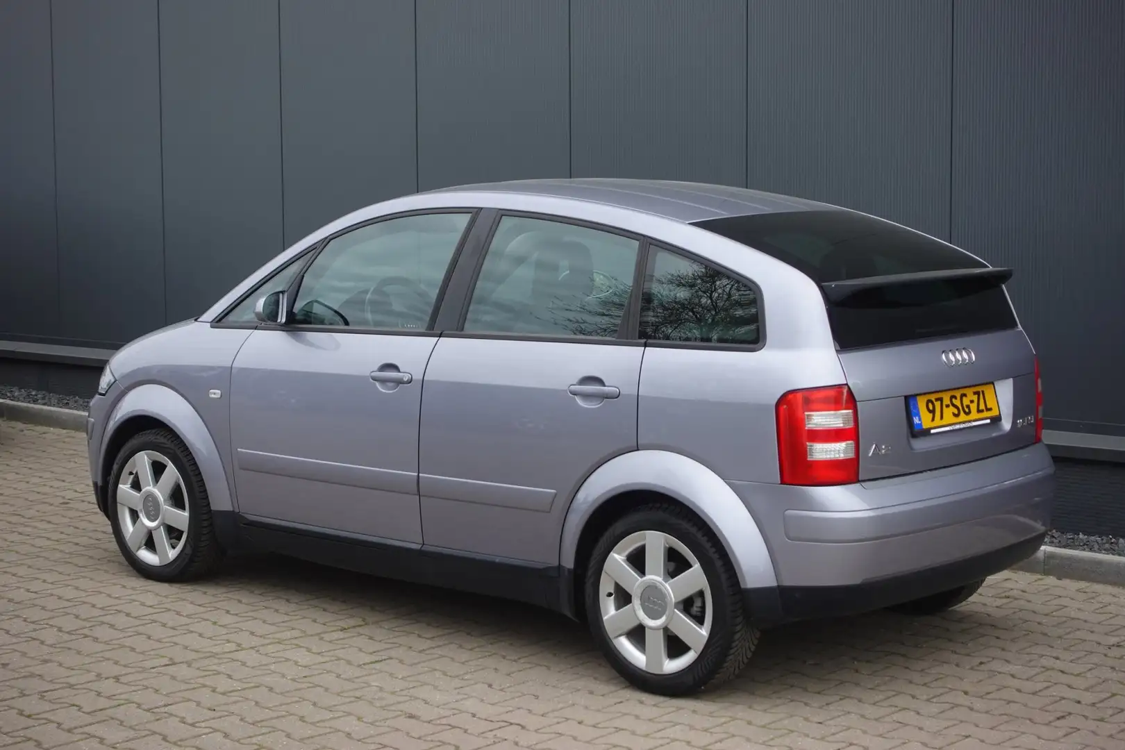 Audi A2 1.6 FSI Pro Line NAP/DEALERONDERH. Grau - 2