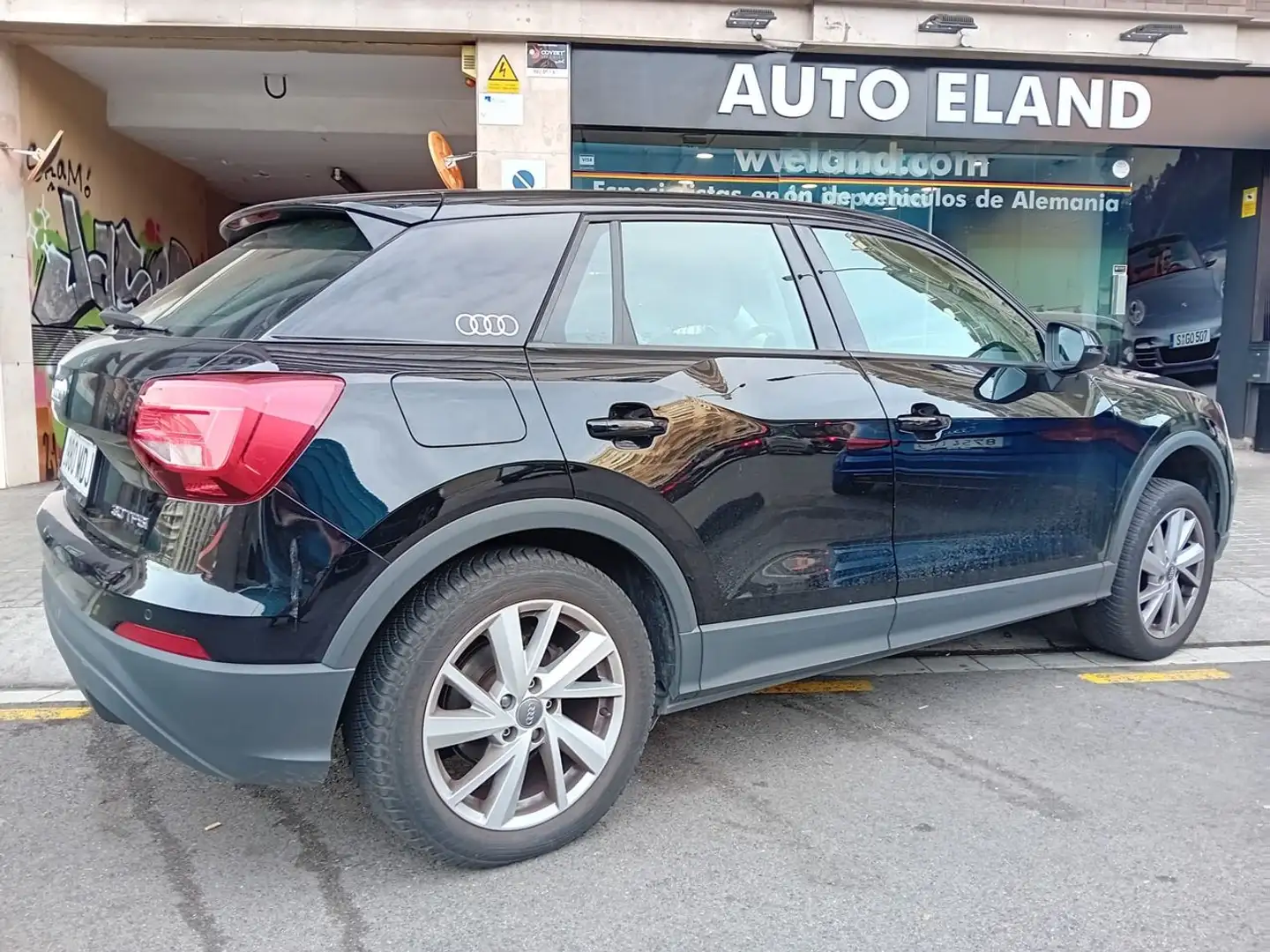 Audi Q2 30 TFSI Schwarz - 1