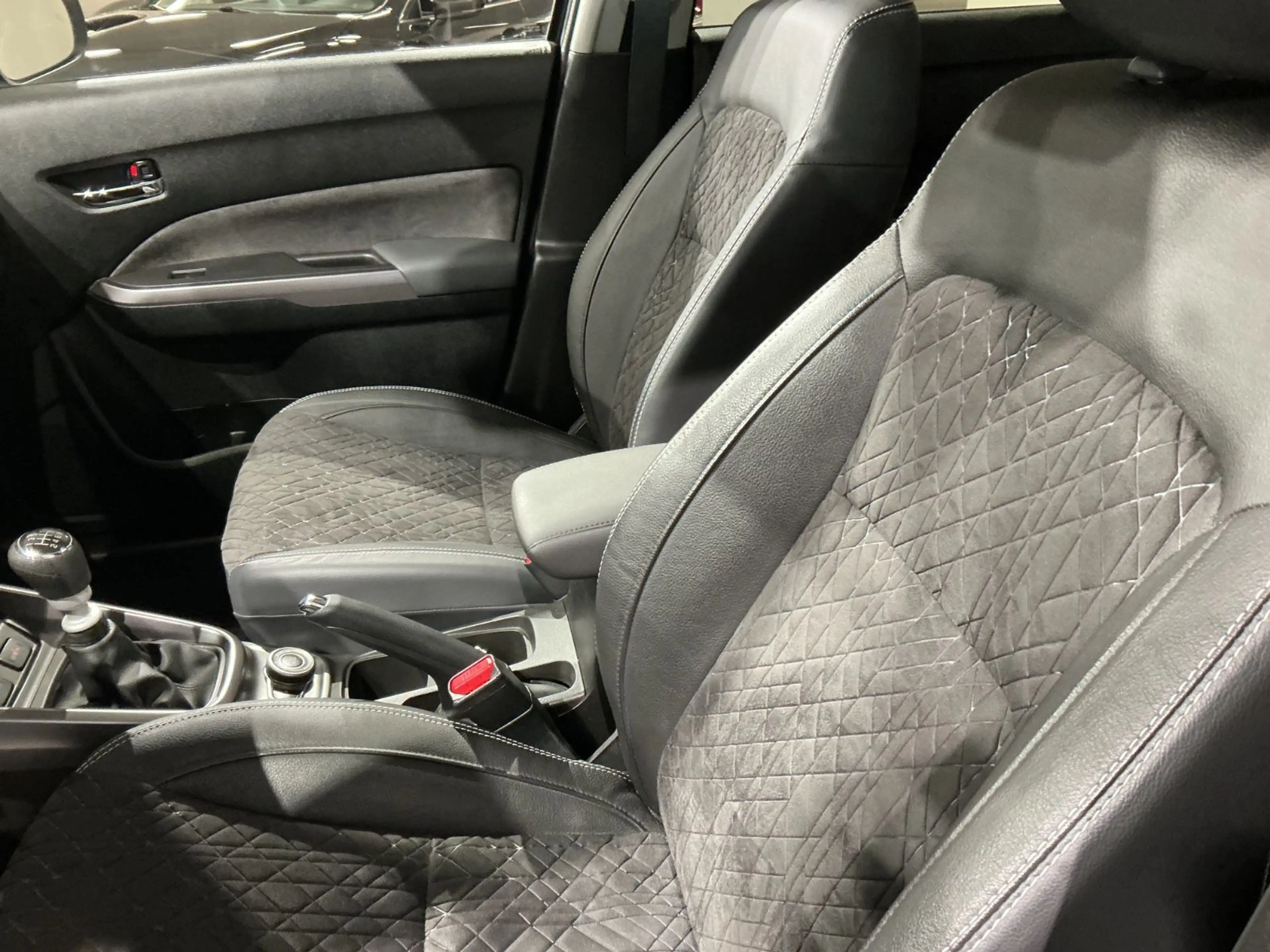 Suzuki Vitara 1.4 BOOSTERJET Hybrid Comfort+ 4x4 — photo 14