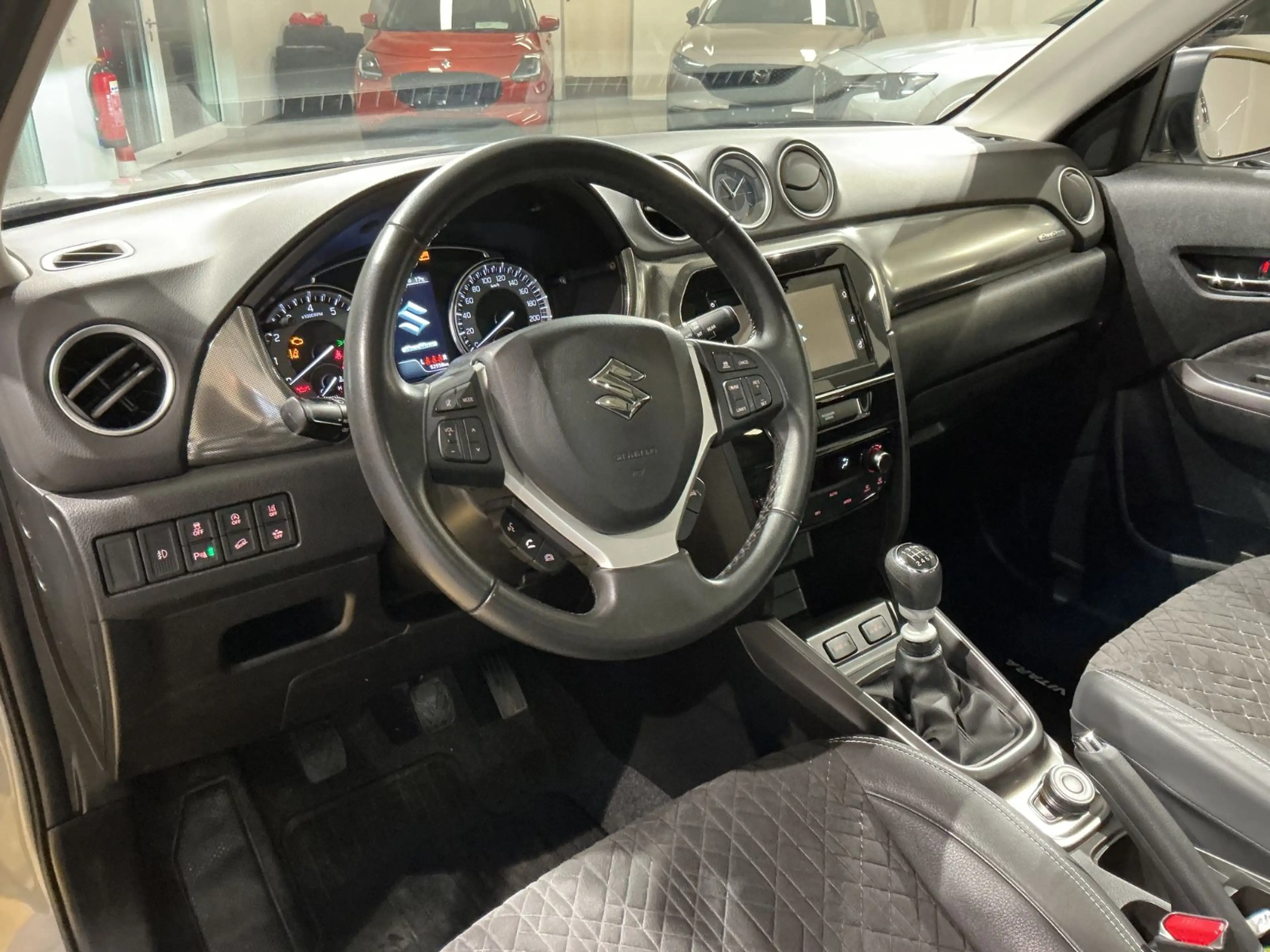 Suzuki Vitara 1.4 BOOSTERJET Hybrid Comfort+ 4x4 — photo 13