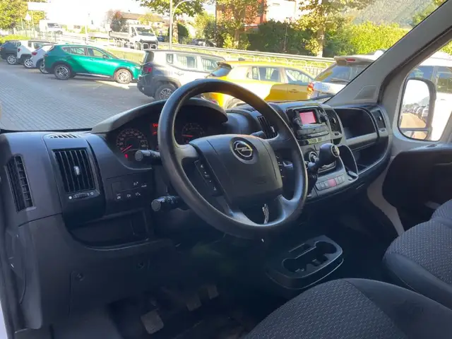 Opel Movano view 15