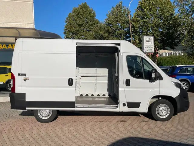 Opel Movano view 14