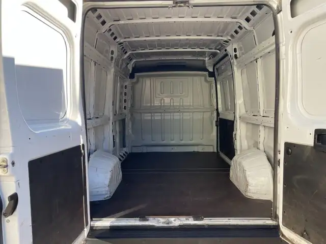 Opel Movano view 12