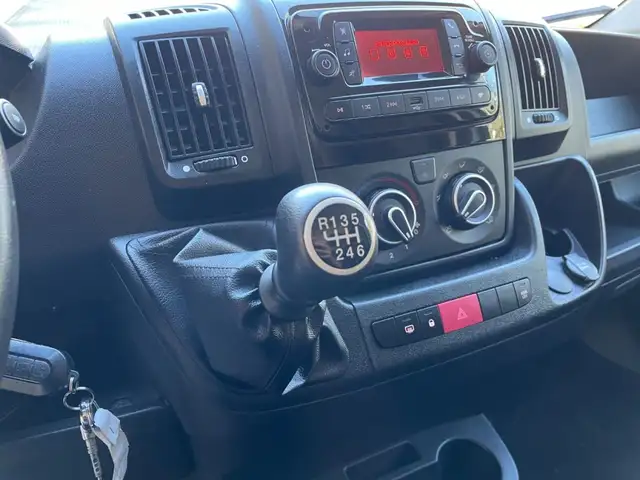 Opel Movano view 10