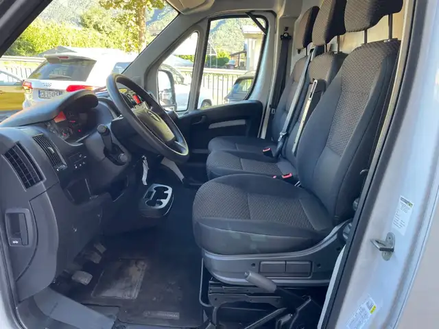 Opel Movano view 6