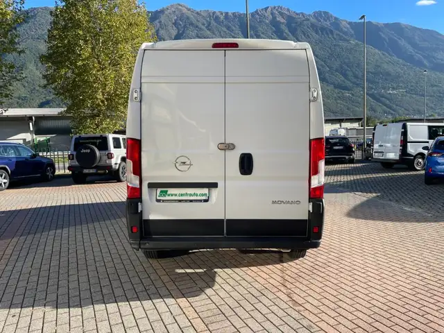 Opel Movano view 4